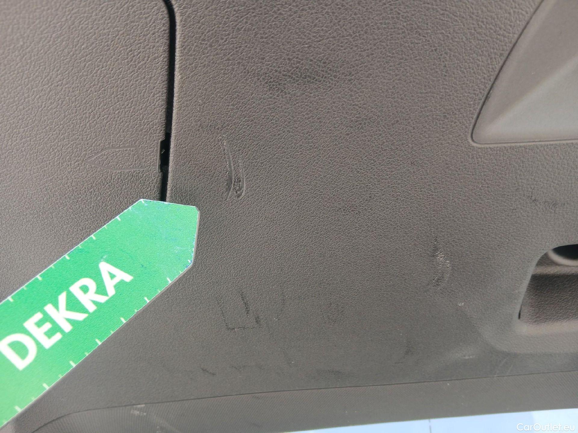  Bmw  Serie 1 BMW  / 2019 / 5P / berlina con portón 118i #25