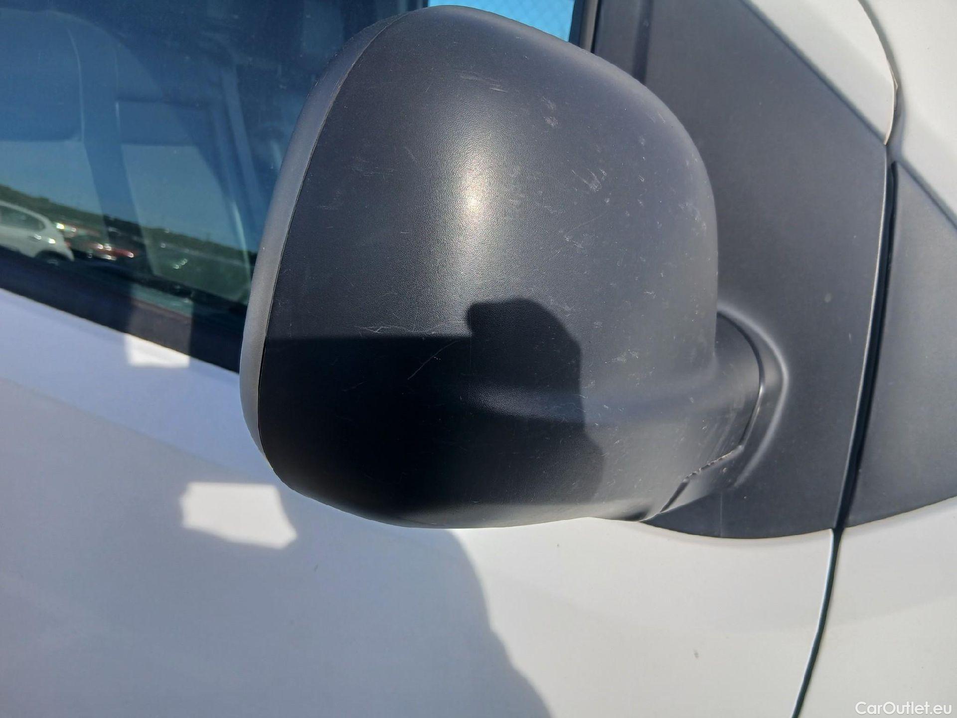  Toyota  Proace TOYOTA  / 2016 / 4P / furgón FU. MEDIO (L1) 2.0D 90kW COMFORT CARGA + #48