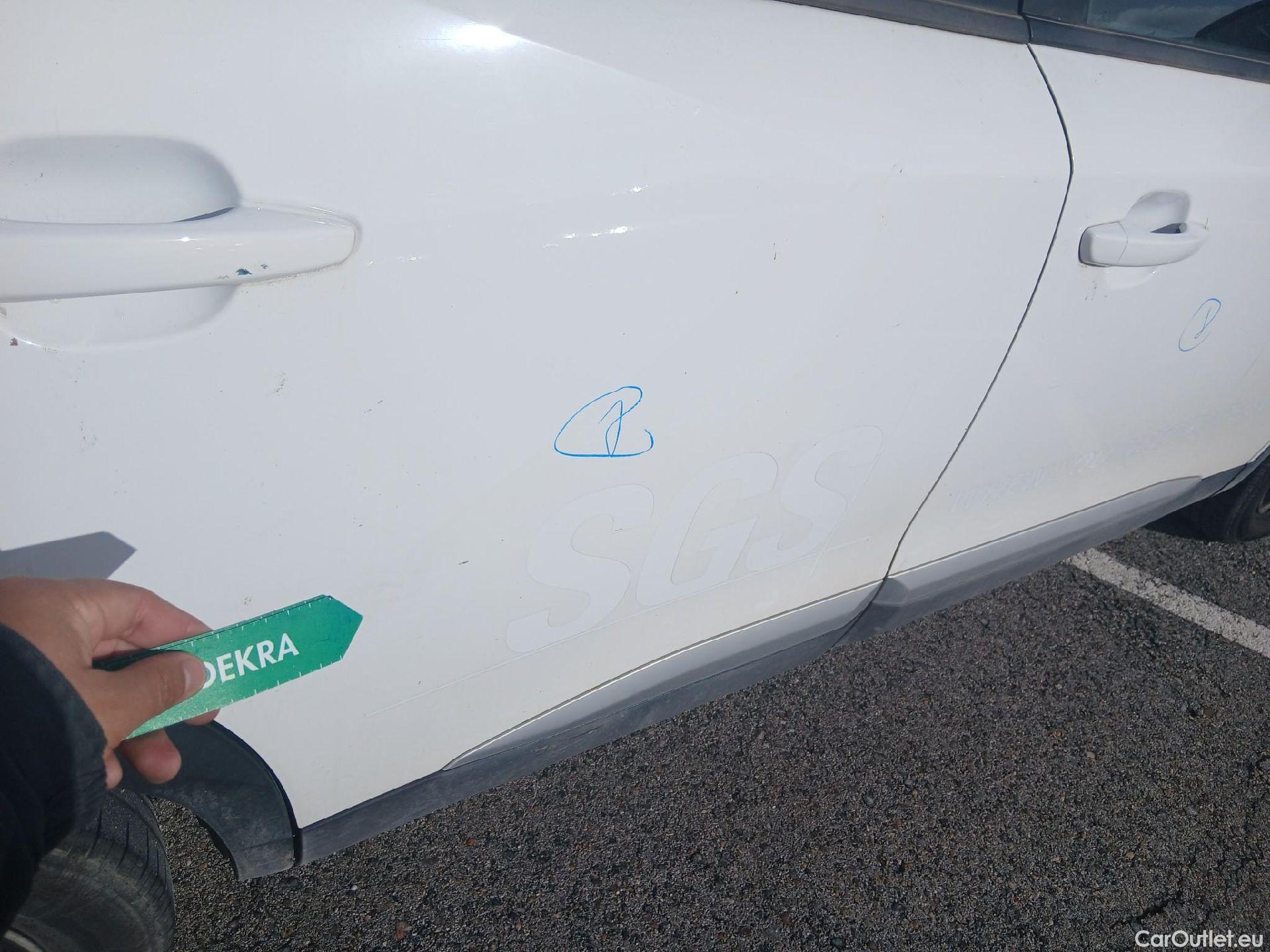  Peugeot  2008 PEUGEOT  / 2019 / 5P / todoterreno Allure BlueHDI 81kW (110CV) #27