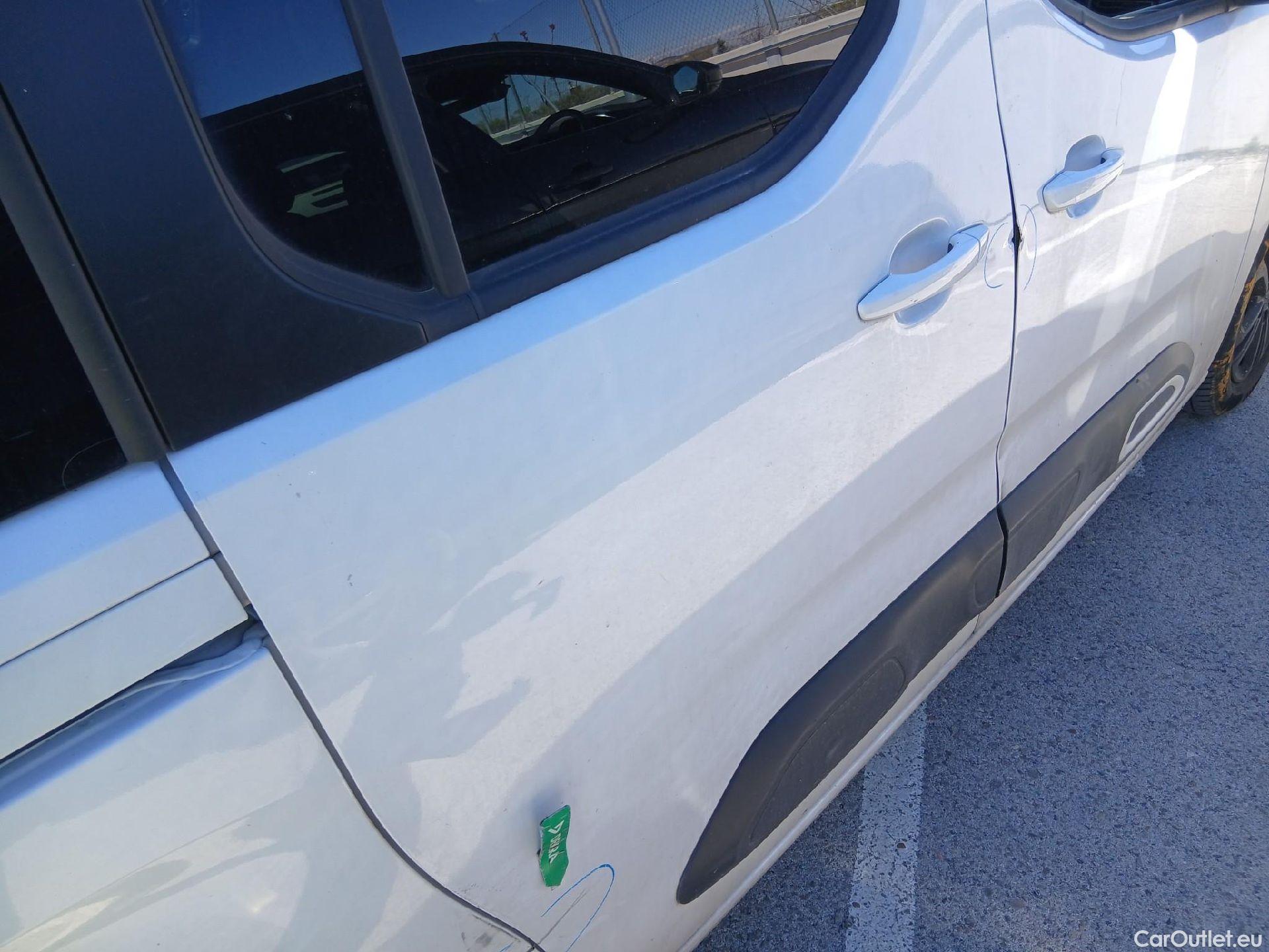  Citroen  Berlingo CITROEN  / 2018 / 5P / monovolumen compacto Talla M BlueHDi 100 SHINE #57