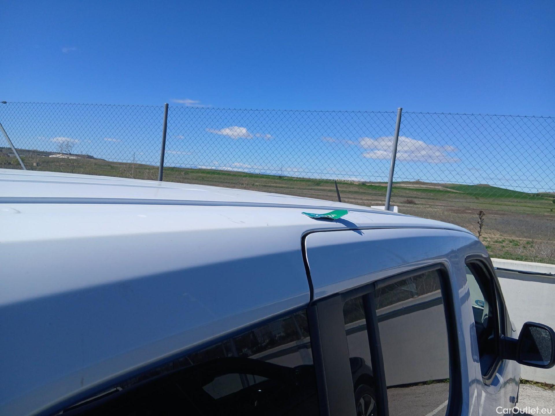  Citroen  Berlingo CITROEN  / 2018 / 5P / monovolumen compacto Talla M BlueHDi 100 SHINE #59