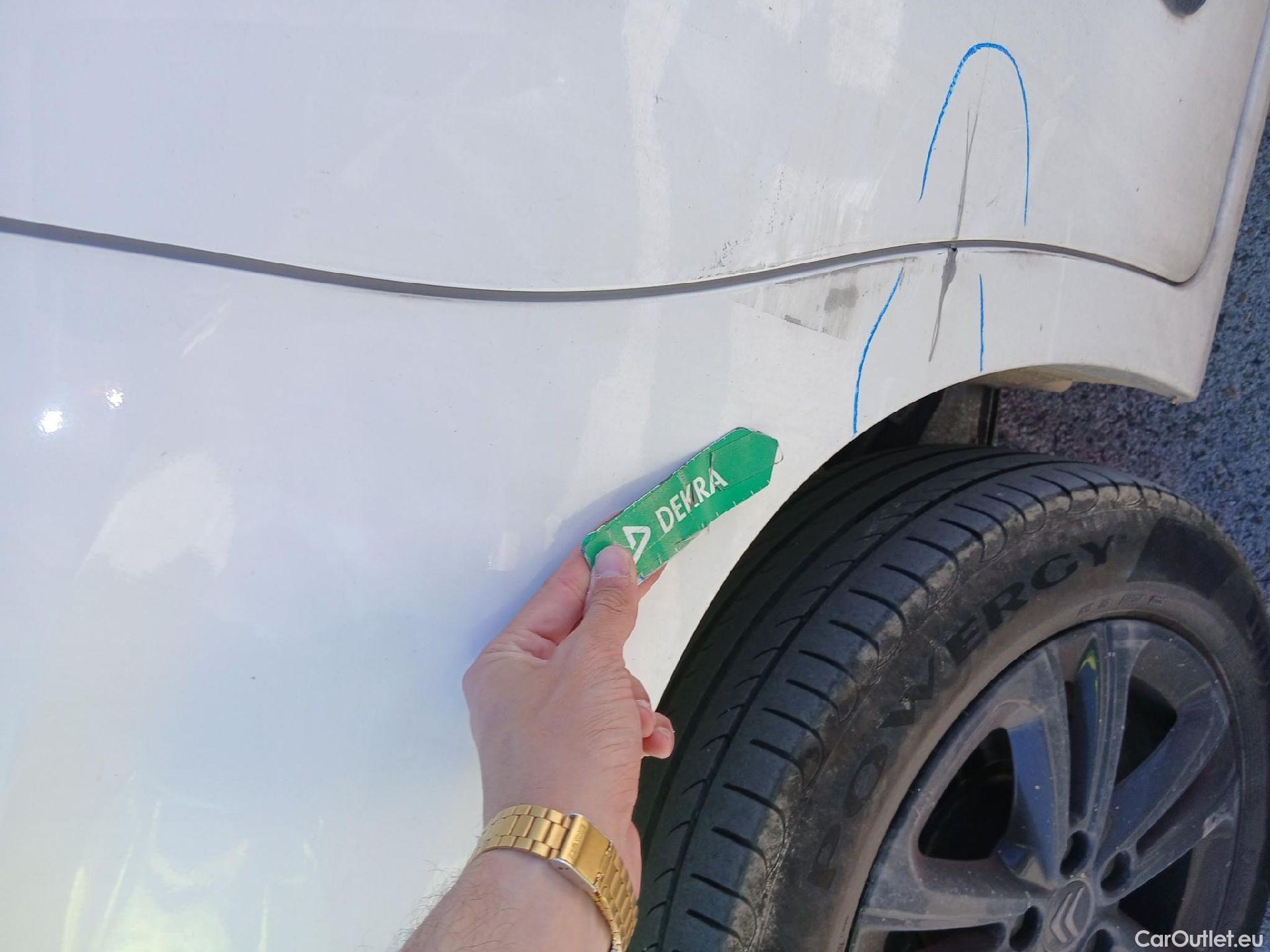  Citroen  Berlingo CITROEN  / 2018 / 5P / monovolumen compacto Talla M BlueHDi 100 SHINE #52