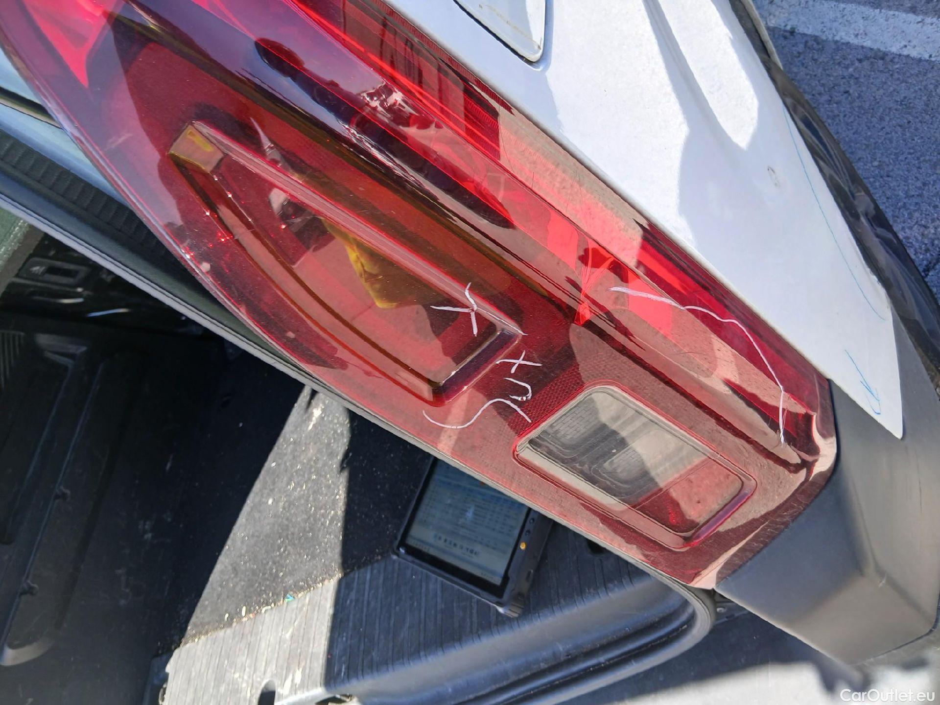  Citroen  Berlingo CITROEN  / 2018 / 5P / monovolumen compacto Talla M BlueHDi 100 SHINE #49