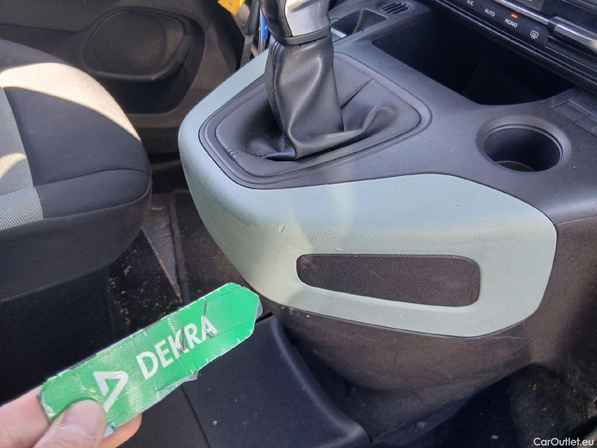  Citroen  Berlingo CITROEN  / 2018 / 5P / monovolumen compacto Talla M BlueHDi 100 SHINE #67