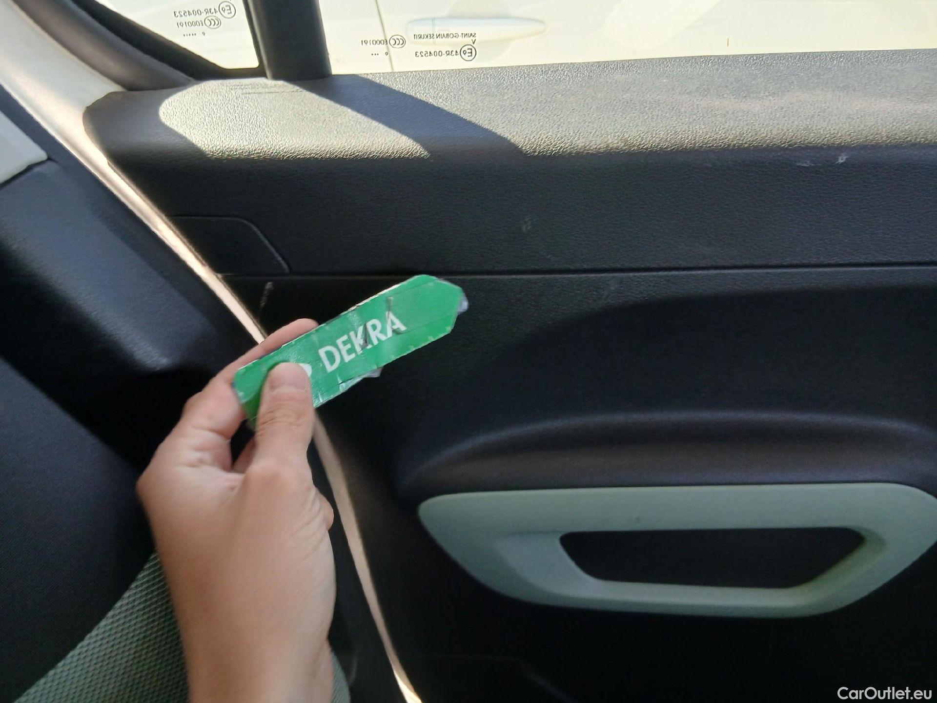  Citroen  Berlingo CITROEN  / 2018 / 5P / monovolumen compacto Talla M BlueHDi 100 SHINE #24