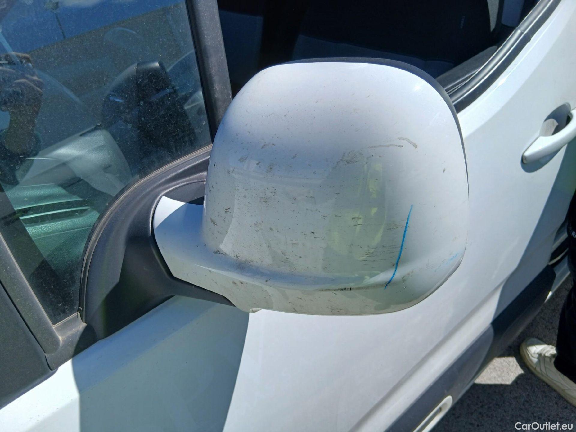  Citroen  Berlingo CITROEN  / 2018 / 5P / monovolumen compacto Talla M BlueHDi 100 SHINE #15