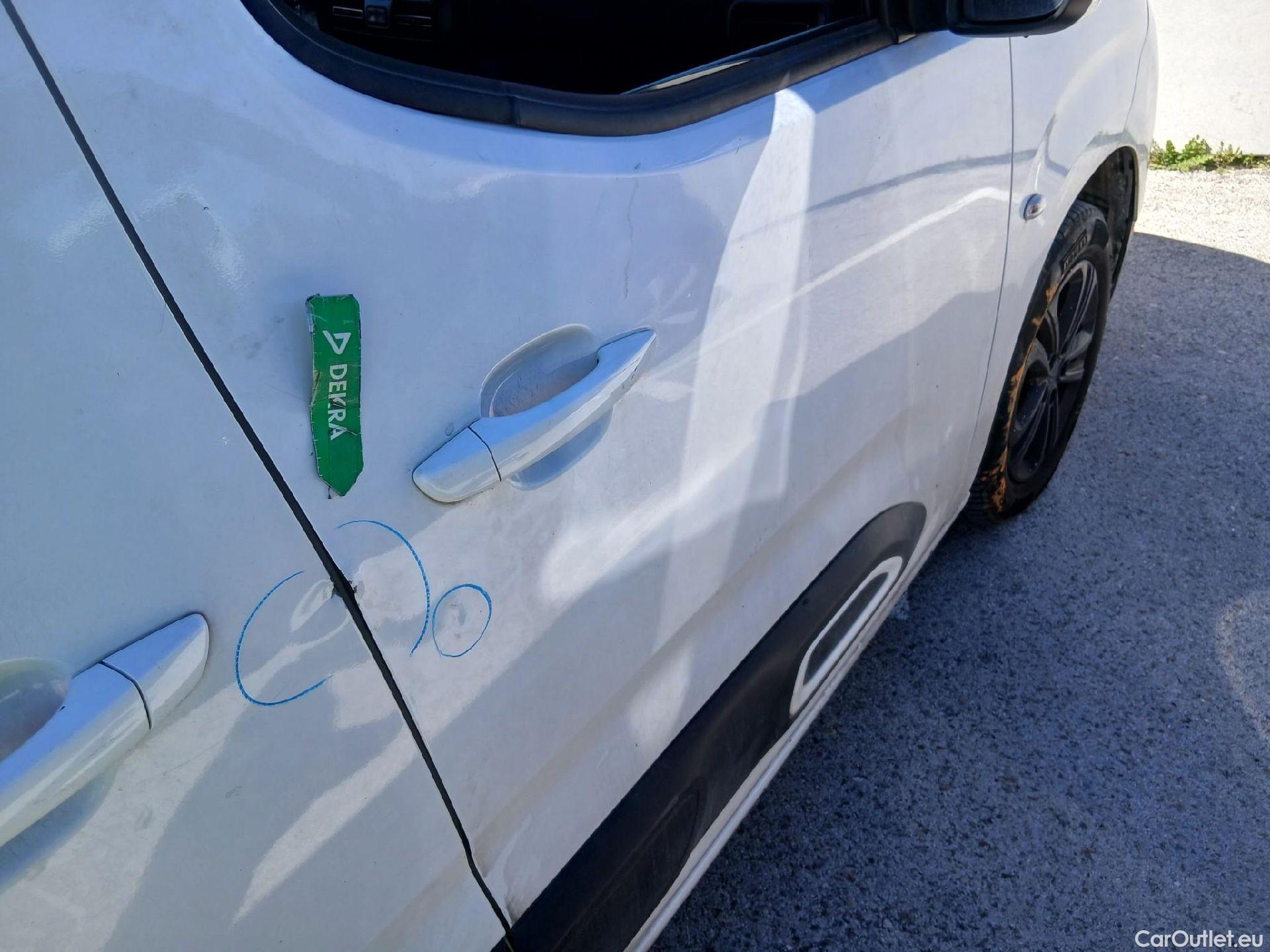  Citroen  Berlingo CITROEN  / 2018 / 5P / monovolumen compacto Talla M BlueHDi 100 SHINE #65