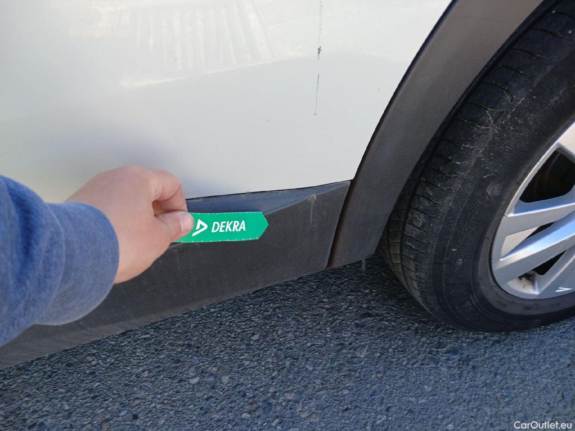  Peugeot  3008 PEUGEOT  / 2020 / 5P / todoterreno 1.2 PureTech 96KW S&S Active Pack EAT8 #9