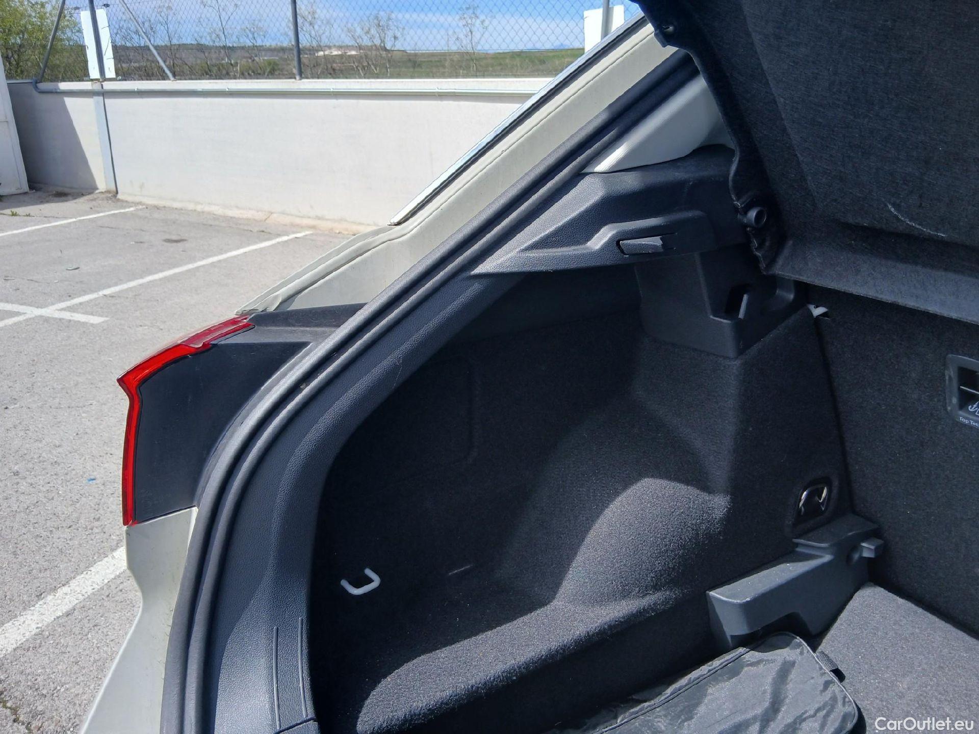  Volkswagen  T-ROC VOLKSWAGEN  / 2021 / 5P / todoterreno Life 1.5 TSI 110kW (150CV) DSG #28