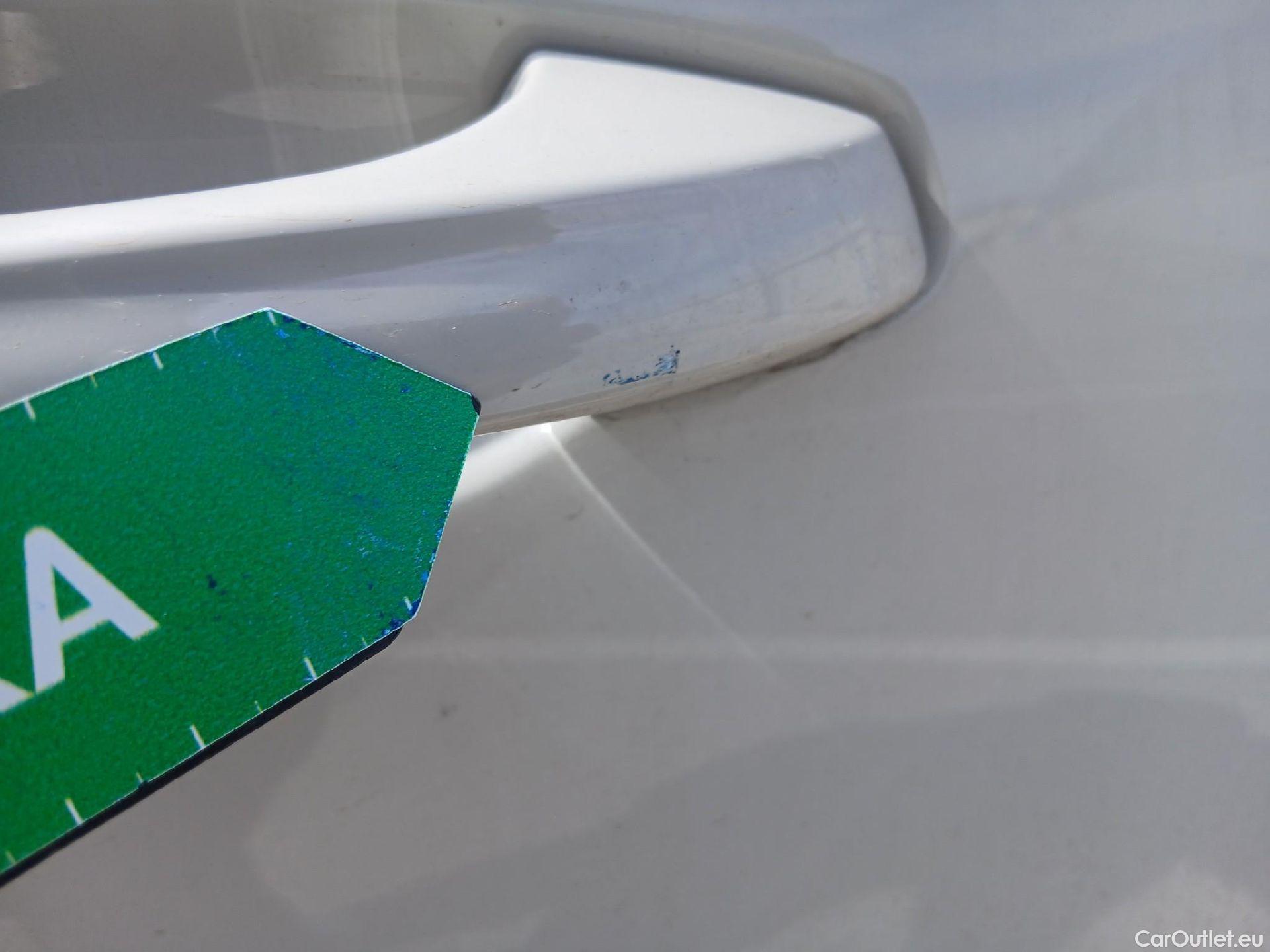  Volkswagen  T-ROC VOLKSWAGEN  / 2021 / 5P / todoterreno Life 1.5 TSI 110kW (150CV) DSG #37