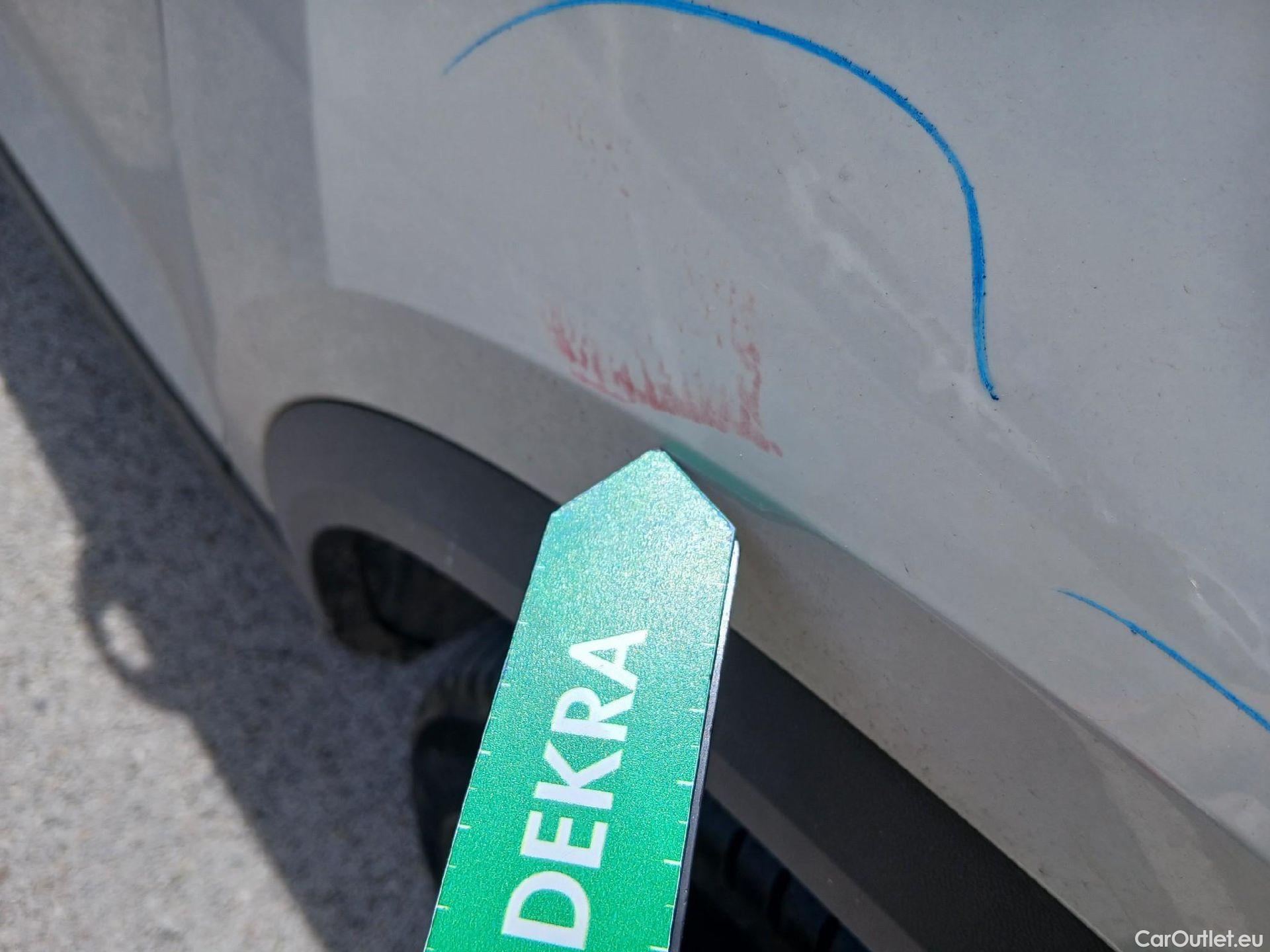  Volkswagen  T-ROC VOLKSWAGEN  / 2021 / 5P / todoterreno Life 1.5 TSI 110kW (150CV) DSG #40