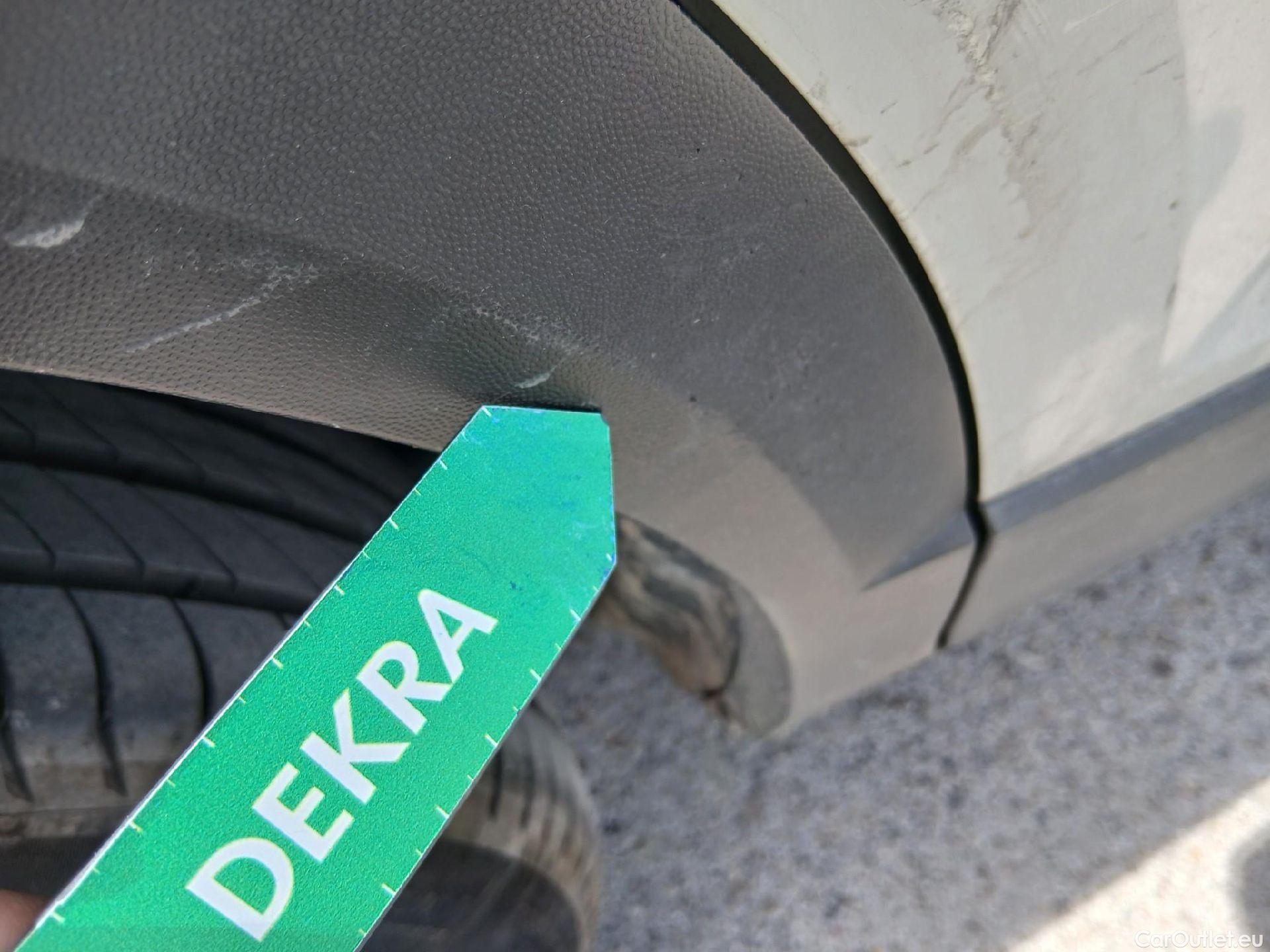  Volkswagen  T-ROC VOLKSWAGEN  / 2021 / 5P / todoterreno Life 1.5 TSI 110kW (150CV) DSG #32