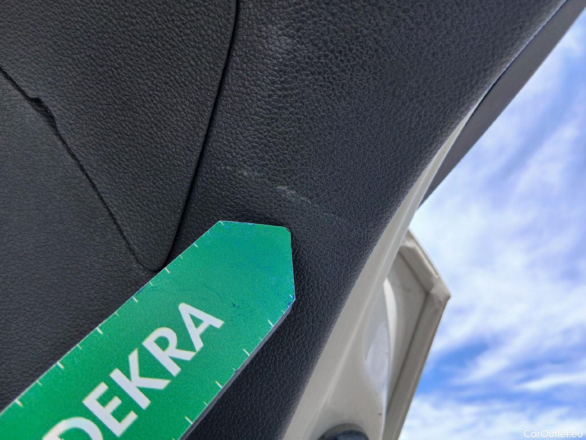  Volkswagen  T-ROC VOLKSWAGEN  / 2021 / 5P / todoterreno Life 1.5 TSI 110kW (150CV) DSG #23