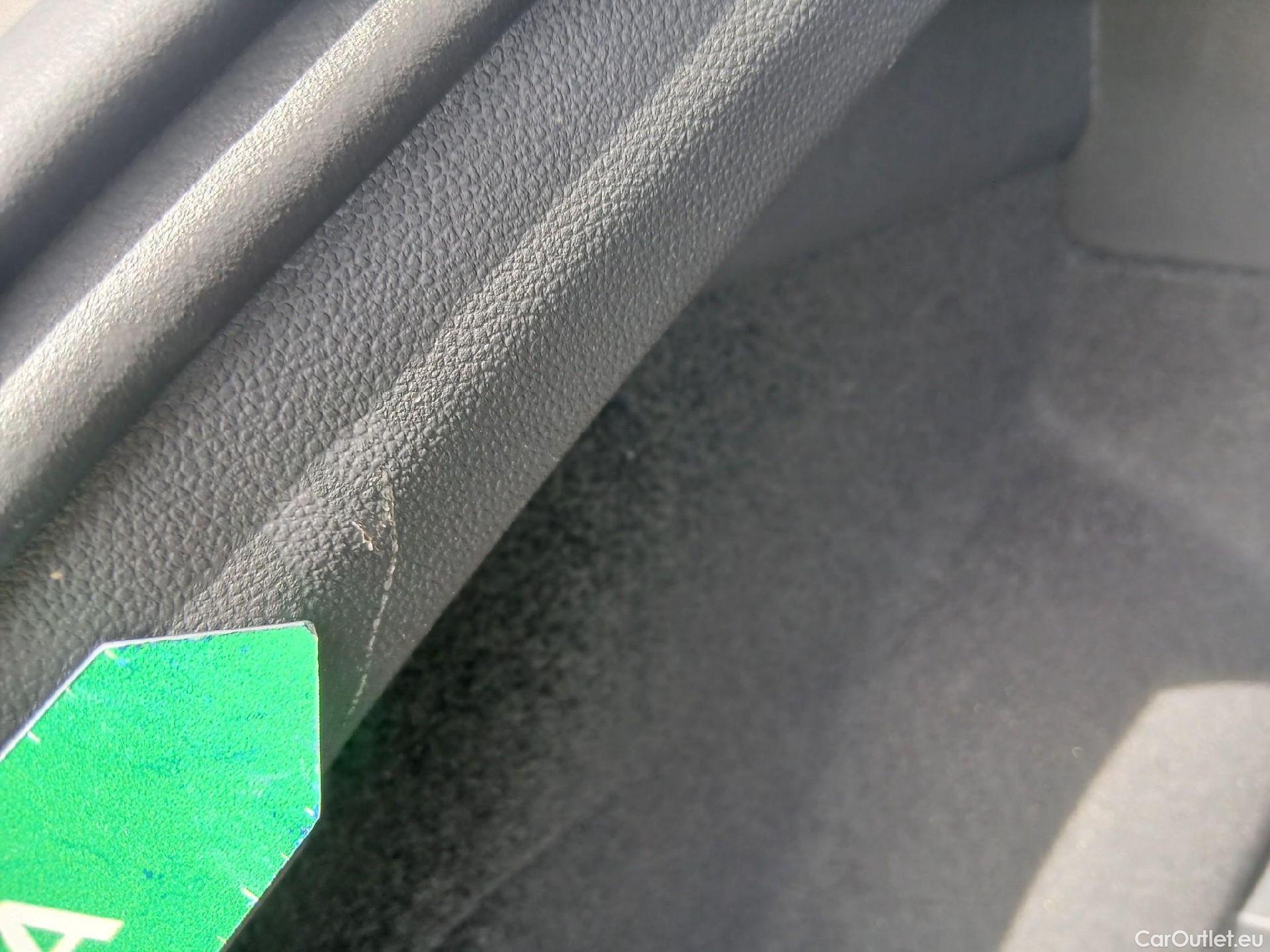  Volkswagen  T-ROC VOLKSWAGEN  / 2021 / 5P / todoterreno Life 1.5 TSI 110kW (150CV) DSG #27