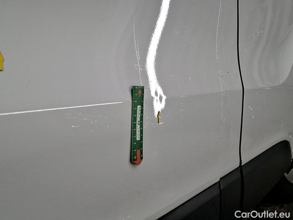  Renault  Trafic  III Combi L1H1 2 8t (8/9 Sièges) Zen 1.6 dCi 120CV BVM6 9 Sieges E5 #40