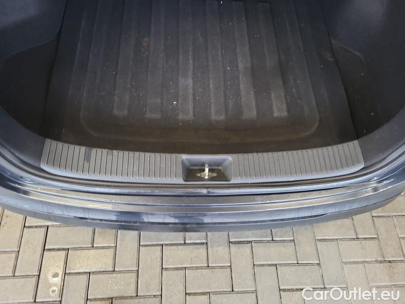  Hyundai  i30  (PD)(01.2017  ->)  kom.1.6CRDi 115 Smart #11