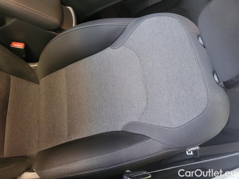  Hyundai  i30  (PD)(01.2017  ->)  kom.1.6CRDi 115 Smart #8