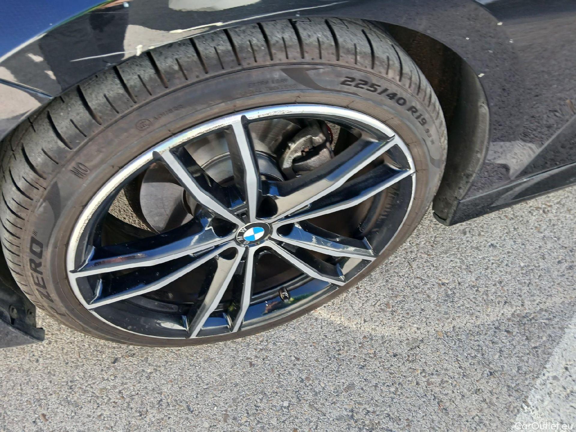  Bmw  Serie 3 BMW  / 2018 / 4P / sedán 320d Auto. #17