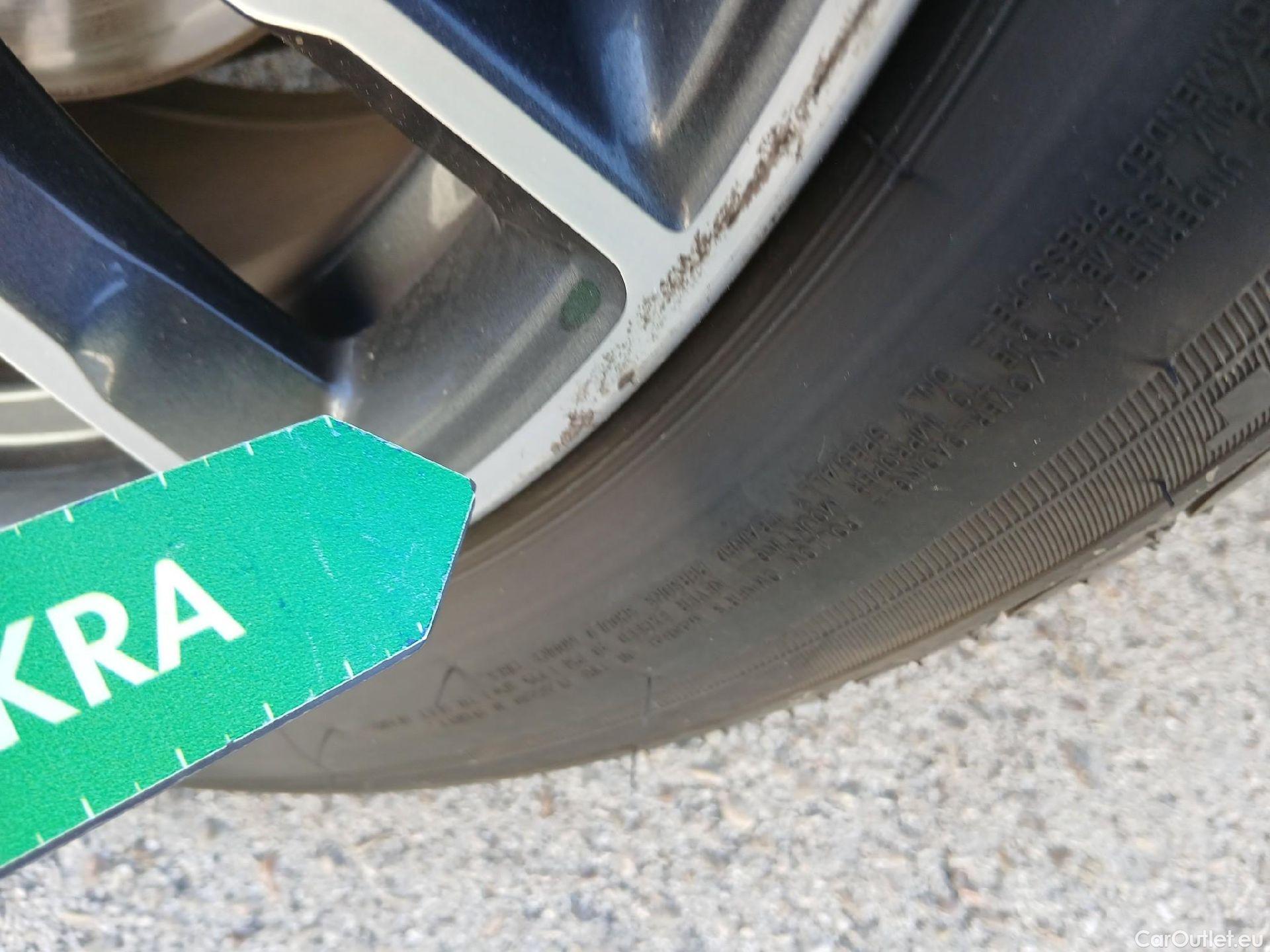  Bmw  Serie 5 BMW  / 2020 / 5P / familiar 530dA xDrive Touring #32