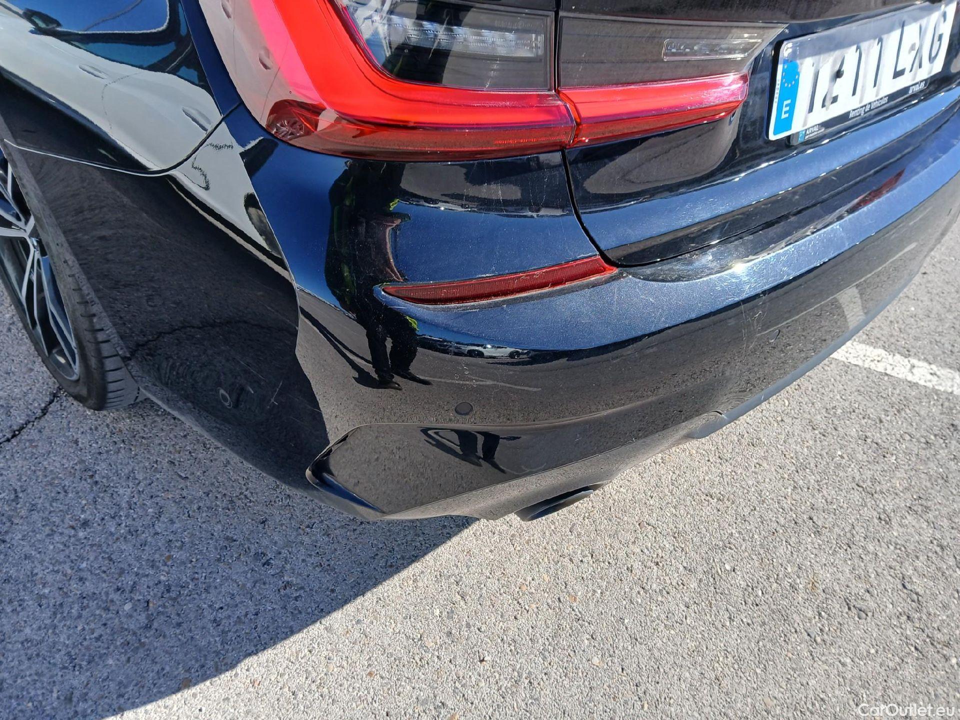  Bmw  Serie 3 BMW  / 2018 / 4P / sedán 320d Auto. #26