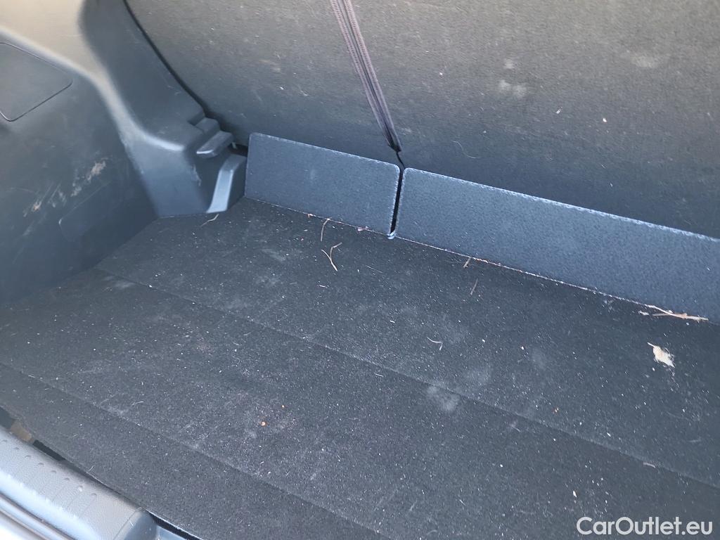  Toyota  Yaris MAZDA Mazda2 / 2019 / 5P / berlina con portón 1.5 85 kW (116 CV) CVT Centre-line #9