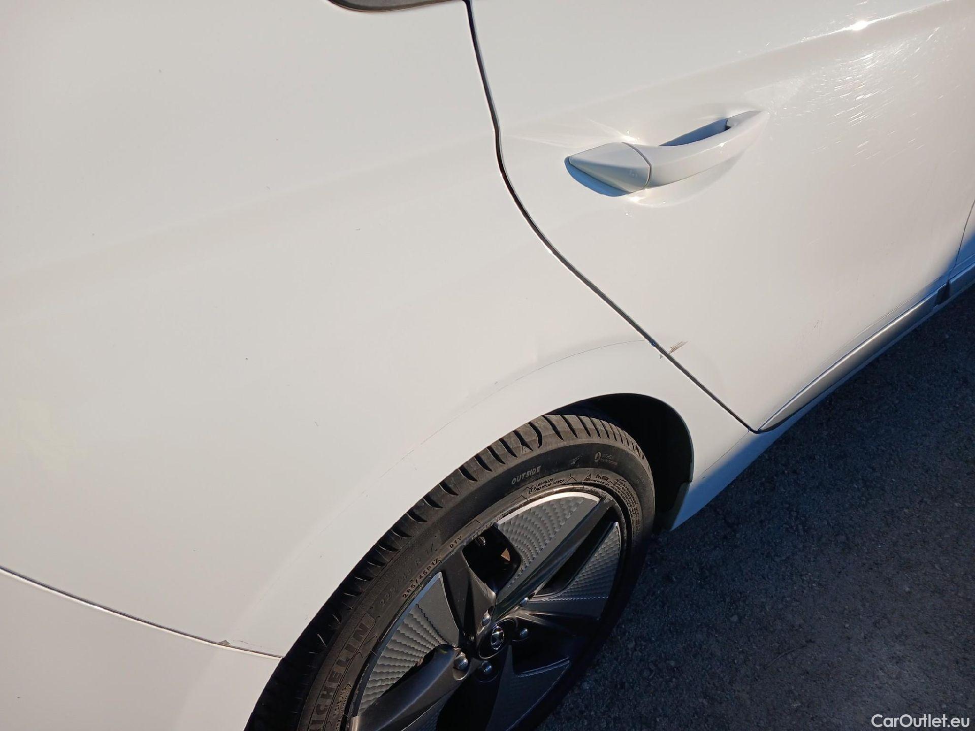  Hyundai   Ioniq HYUNDAI / 2019 / 5P / berlina con portón 1.6 GDI HEV Klass LE DCT #17