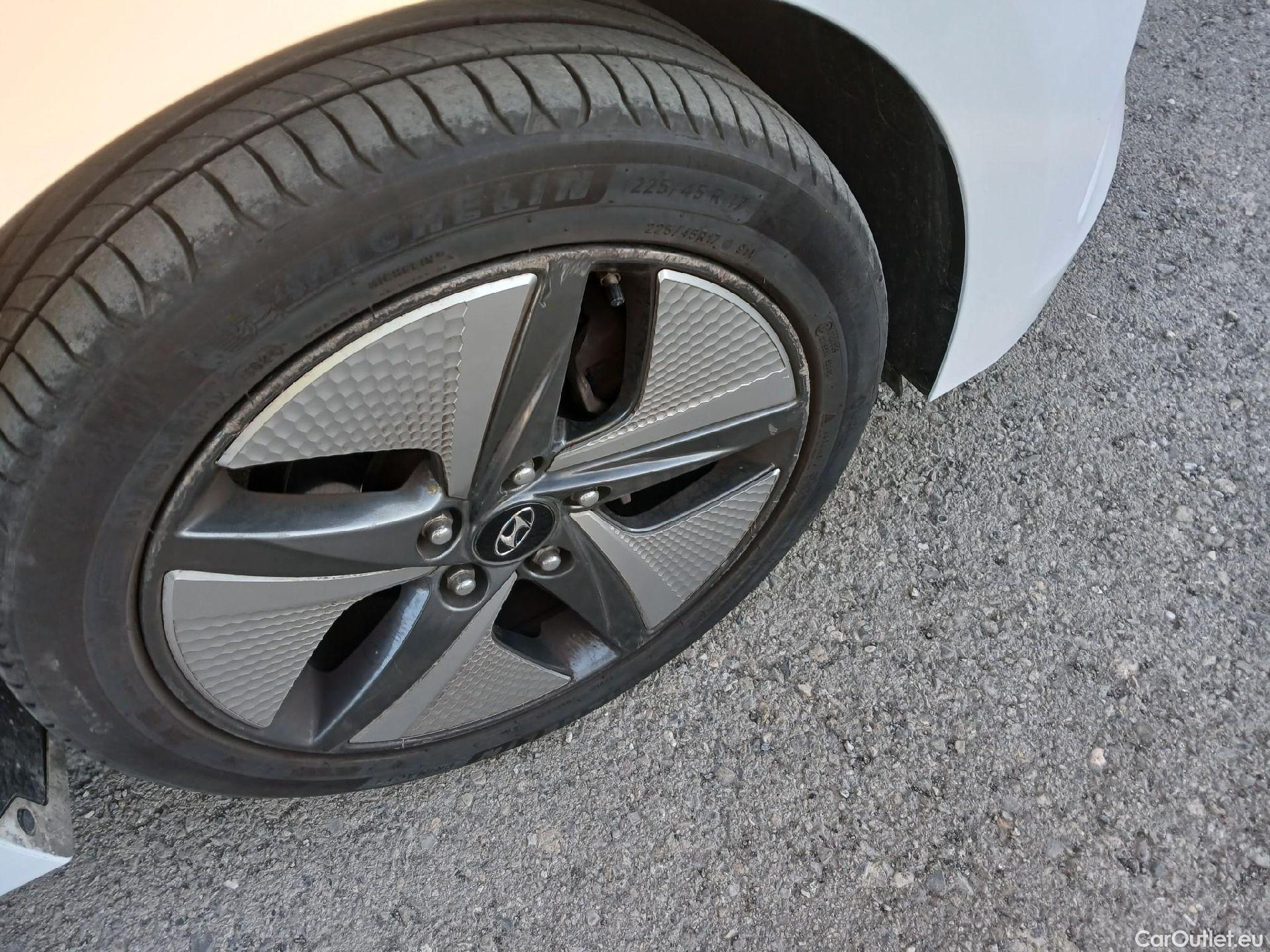  Hyundai   Ioniq HYUNDAI / 2019 / 5P / berlina con portón 1.6 GDI HEV Klass LE DCT #23