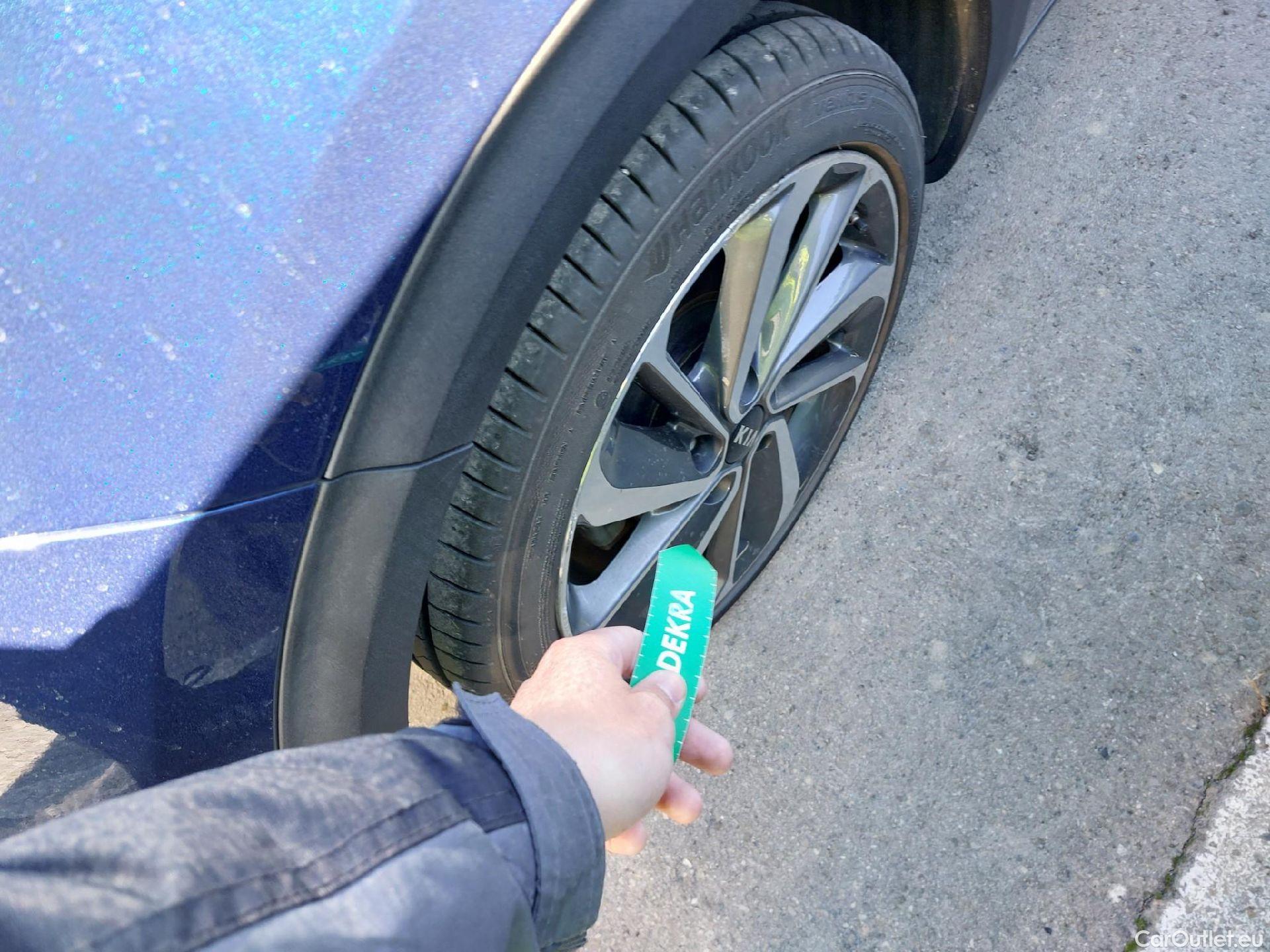  KIA  Niro KIA  / 2016 / 5P / crossover 1.6 GDi Híbrido 104kW (141CV) Emotion #8