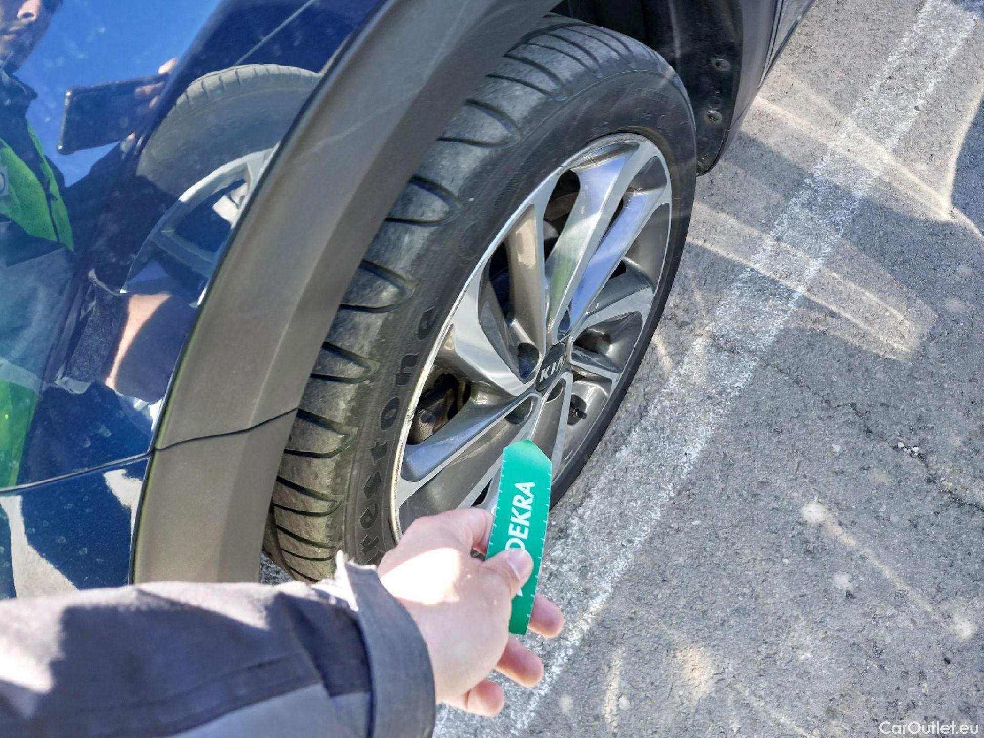  KIA  Niro KIA  / 2016 / 5P / crossover 1.6 GDi Híbrido 104kW (141CV) Emotion #4