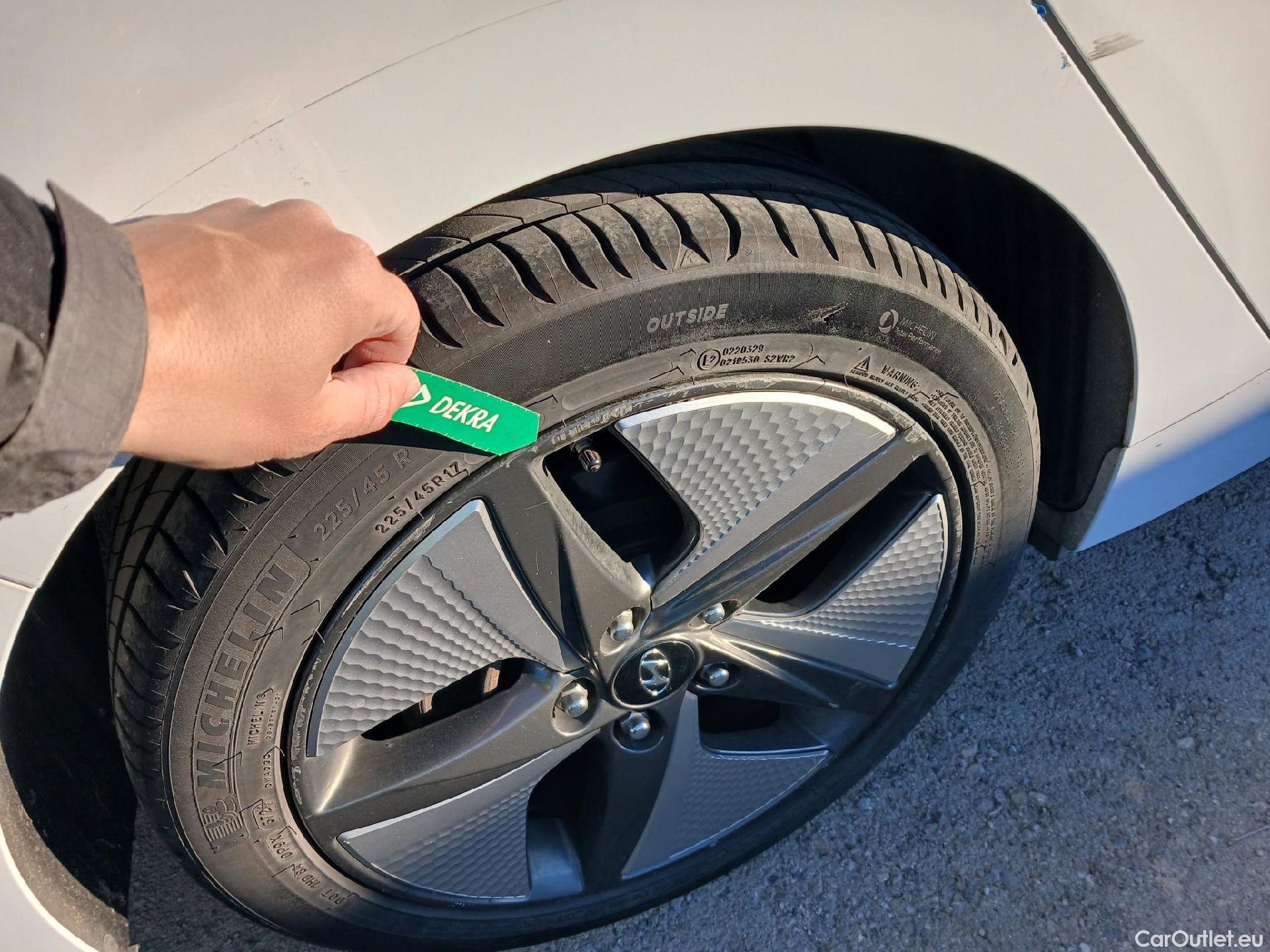  Hyundai   Ioniq HYUNDAI / 2019 / 5P / berlina con portón 1.6 GDI HEV Klass LE DCT #20