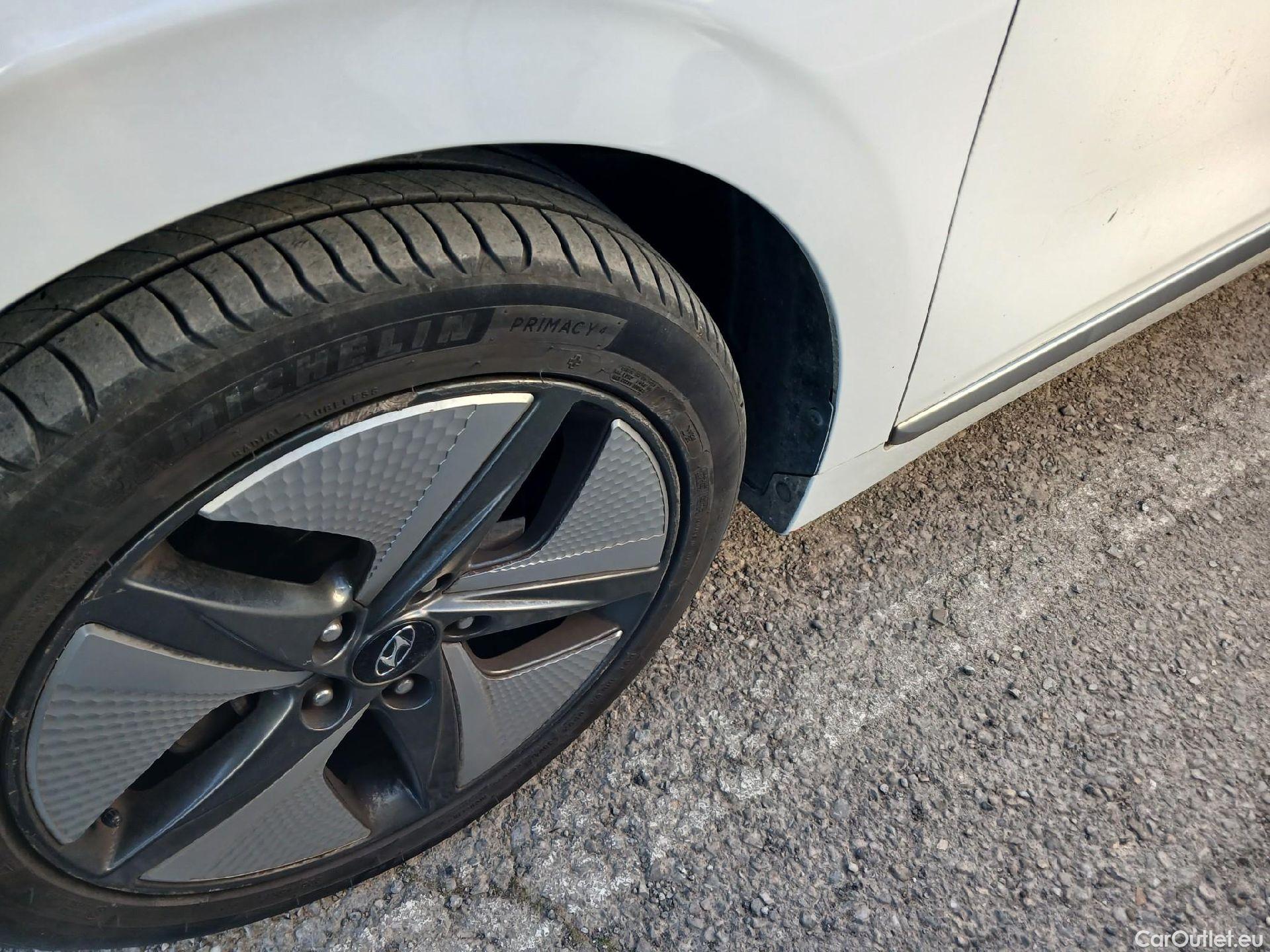  Hyundai   Ioniq HYUNDAI / 2019 / 5P / berlina con portón 1.6 GDI HEV Klass LE DCT #8