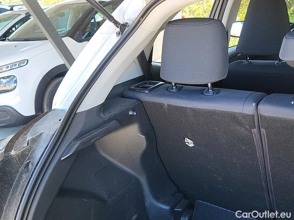  Toyota  Yaris MAZDA Mazda2 / 2019 / 5P / berlina con portón 1.5 85 kW (116 CV) CVT Centre-line #1