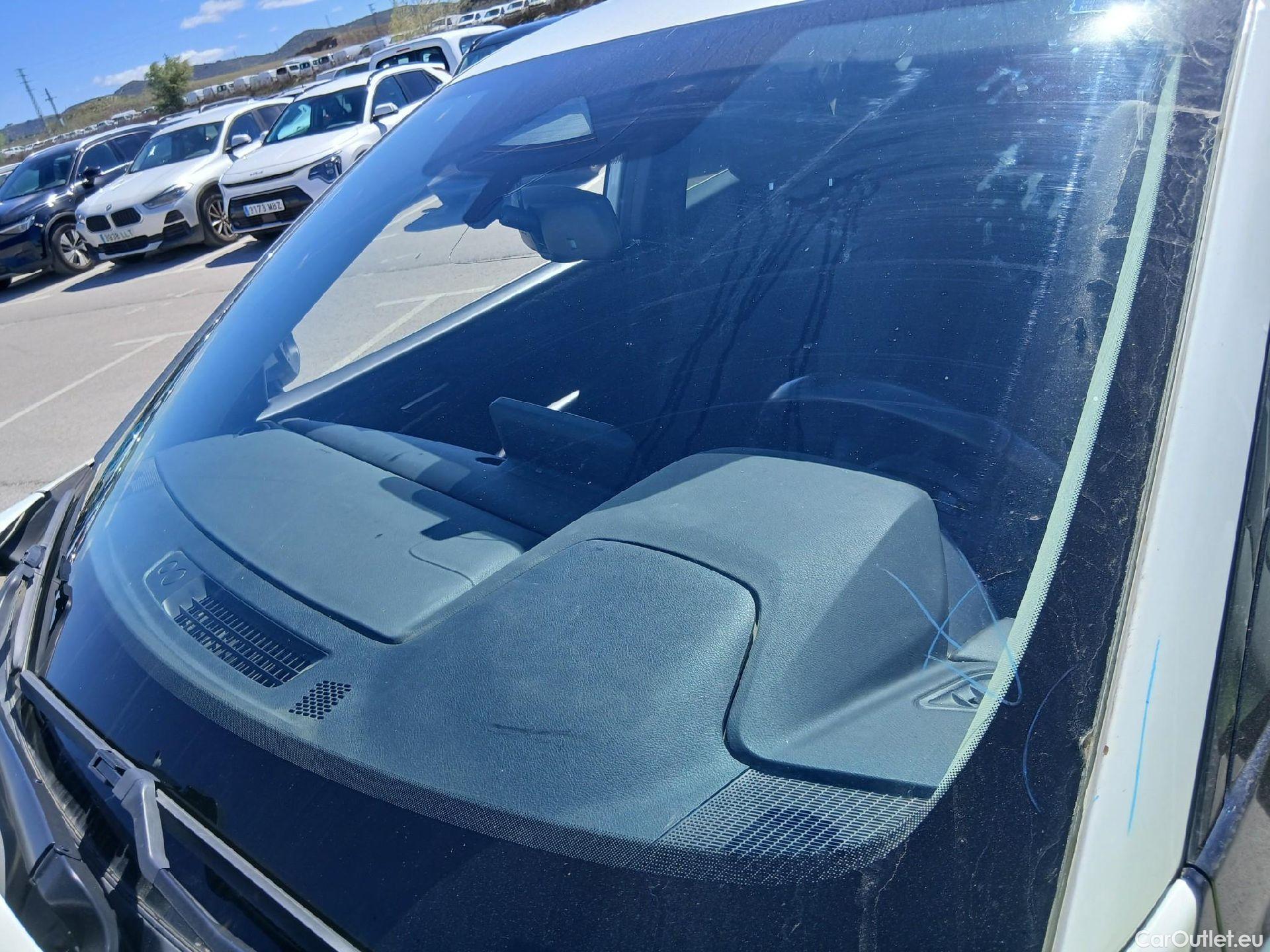  Nissan  Qashqai NISSAN  / 2021 / 5P / todoterreno DIG-T 116kW mHEV Xtronic 4x4 N-Connecta #3