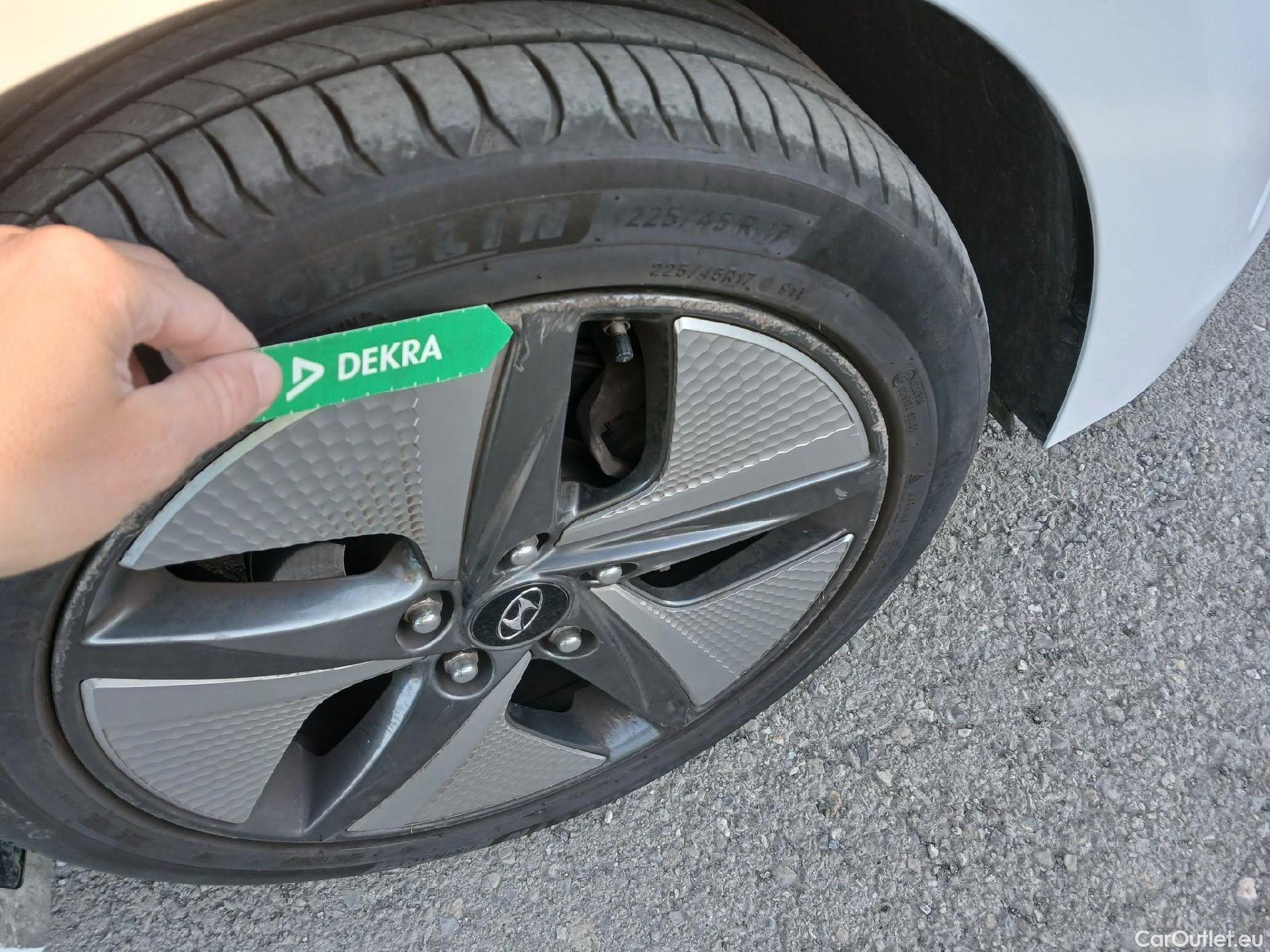  Hyundai   Ioniq HYUNDAI / 2019 / 5P / berlina con portón 1.6 GDI HEV Klass LE DCT #24