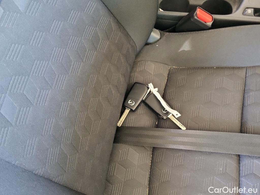  Toyota  Yaris MAZDA Mazda2 / 2019 / 5P / berlina con portón 1.5 85 kW (116 CV) CVT Centre-line #6