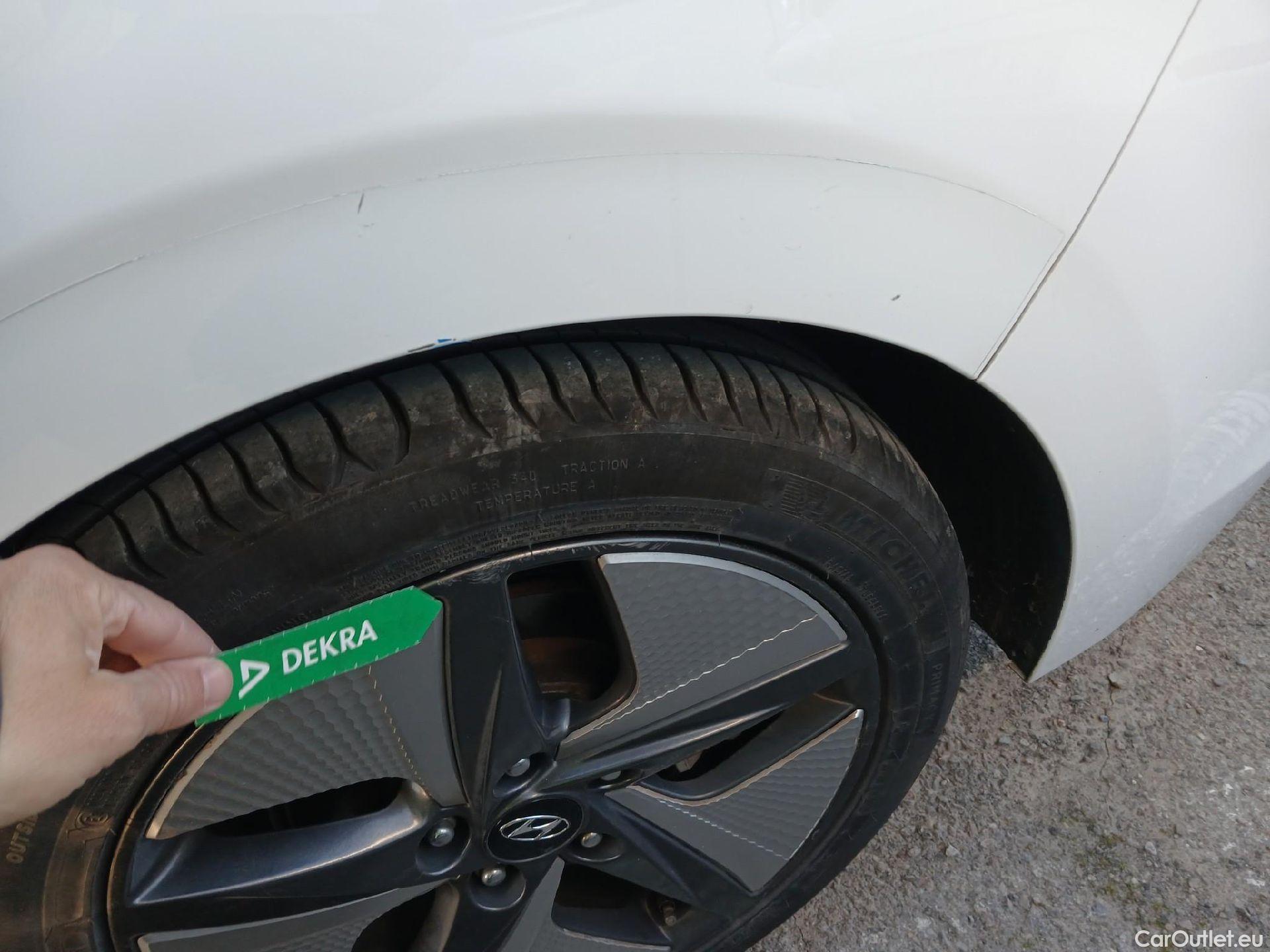  Hyundai   Ioniq HYUNDAI / 2019 / 5P / berlina con portón 1.6 GDI HEV Klass LE DCT #12