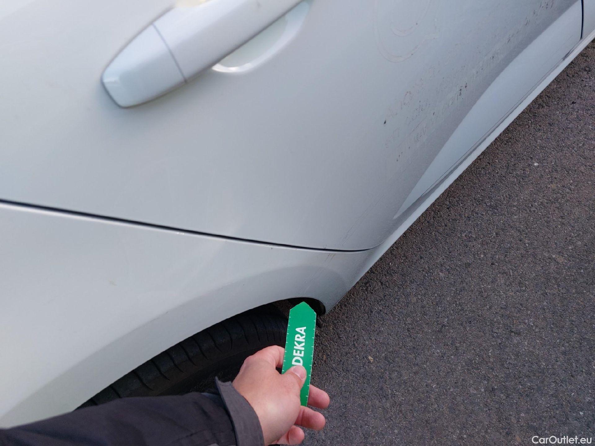  Renault  Megane RENAULT Mégane / 2015 / 5P / berlina con portón Life Blue dCi 70kW (95CV) #9