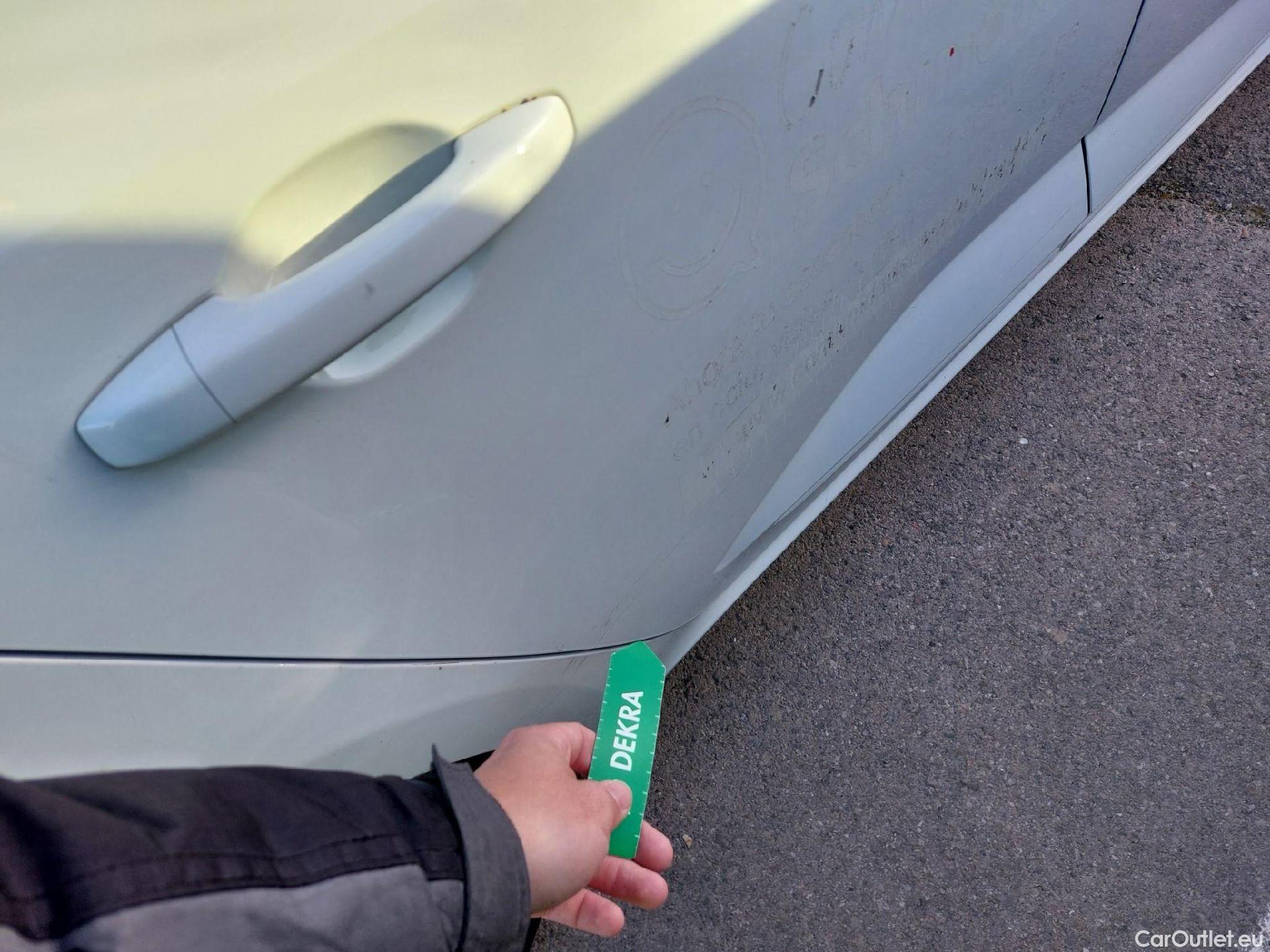  Renault  Megane RENAULT Mégane / 2015 / 5P / berlina con portón Life Blue dCi 70kW (95CV) #12