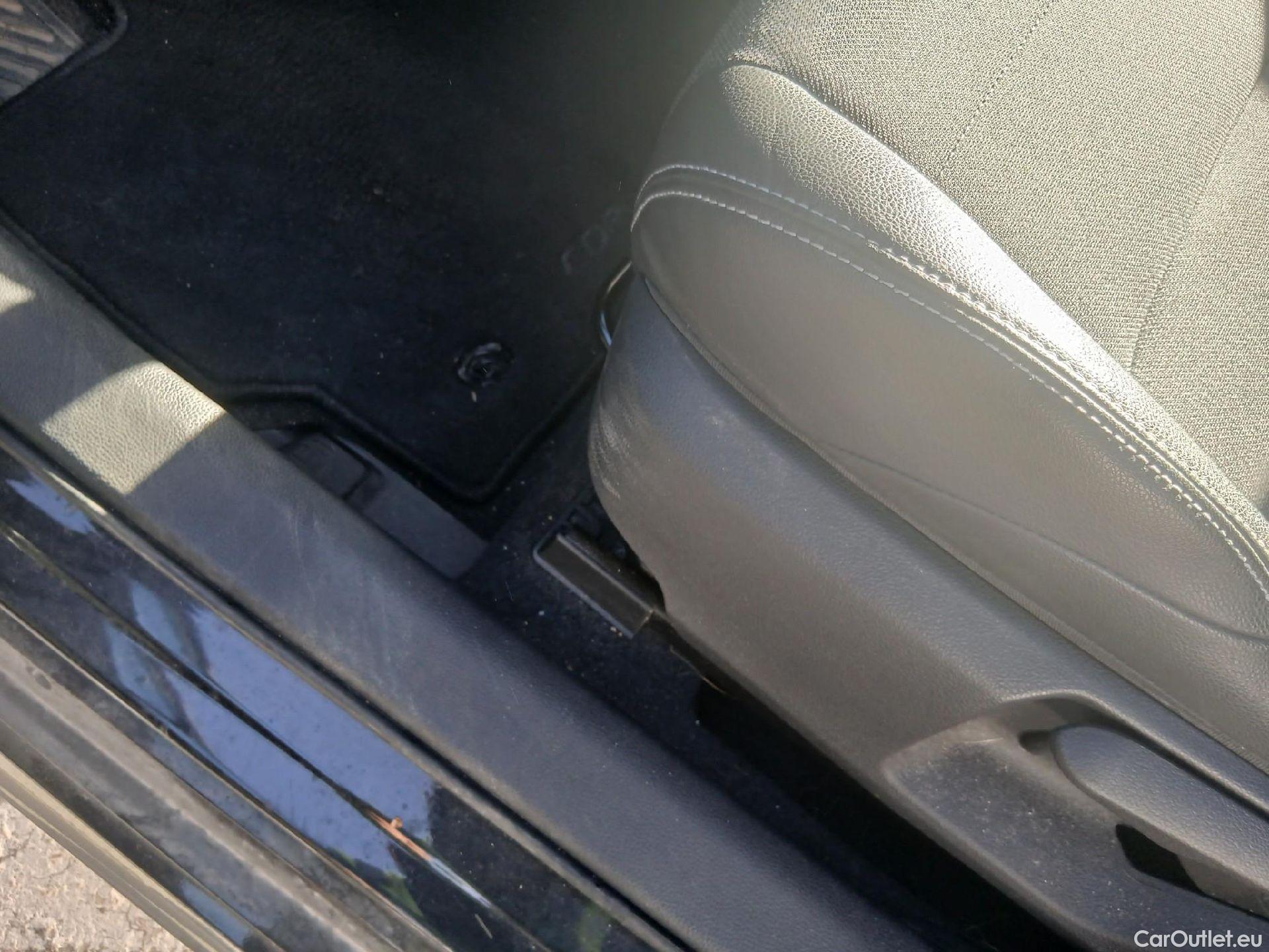  Toyota  Corolla TOYOTA  / 2019 / 5P / familiar 1.8 125H STYLE E-CVT TOURING SPORT #2