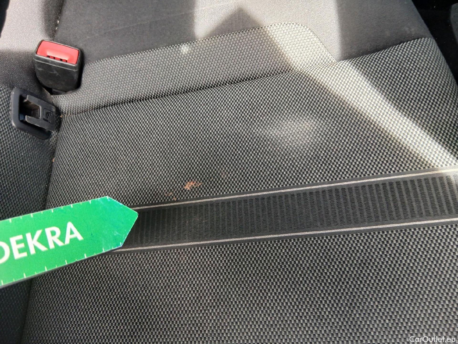  Volkswagen  T-ROC VOLKSWAGEN  / 2021 / 5P / todoterreno Life 1.5 TSI 110kW (150CV) DSG #36