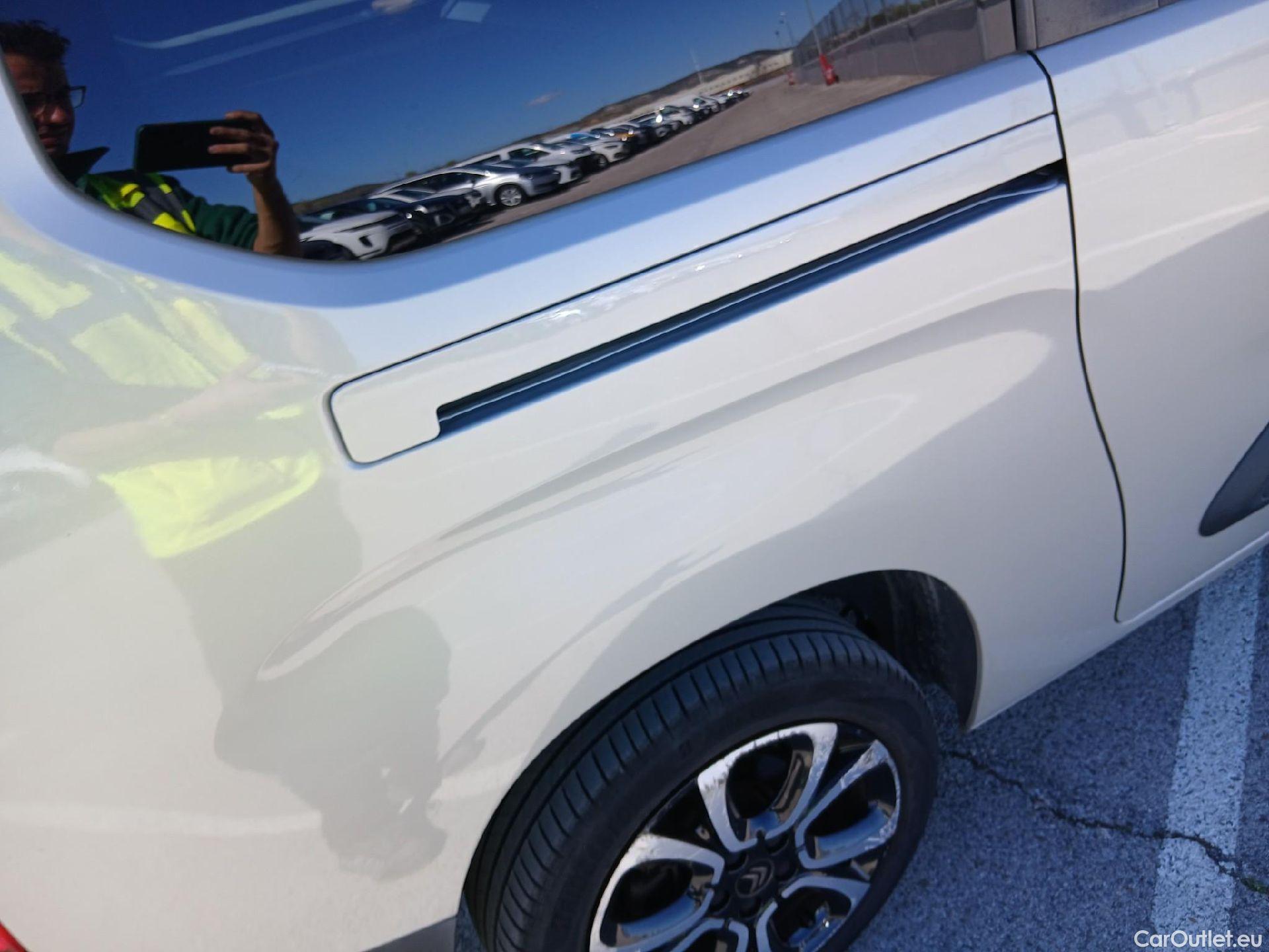  Citroen  Berlingo CITROEN  / 2018 / 5P / monovolumen compacto Talla XL BlueHDi 130 S&S EAT8 SHINE #28