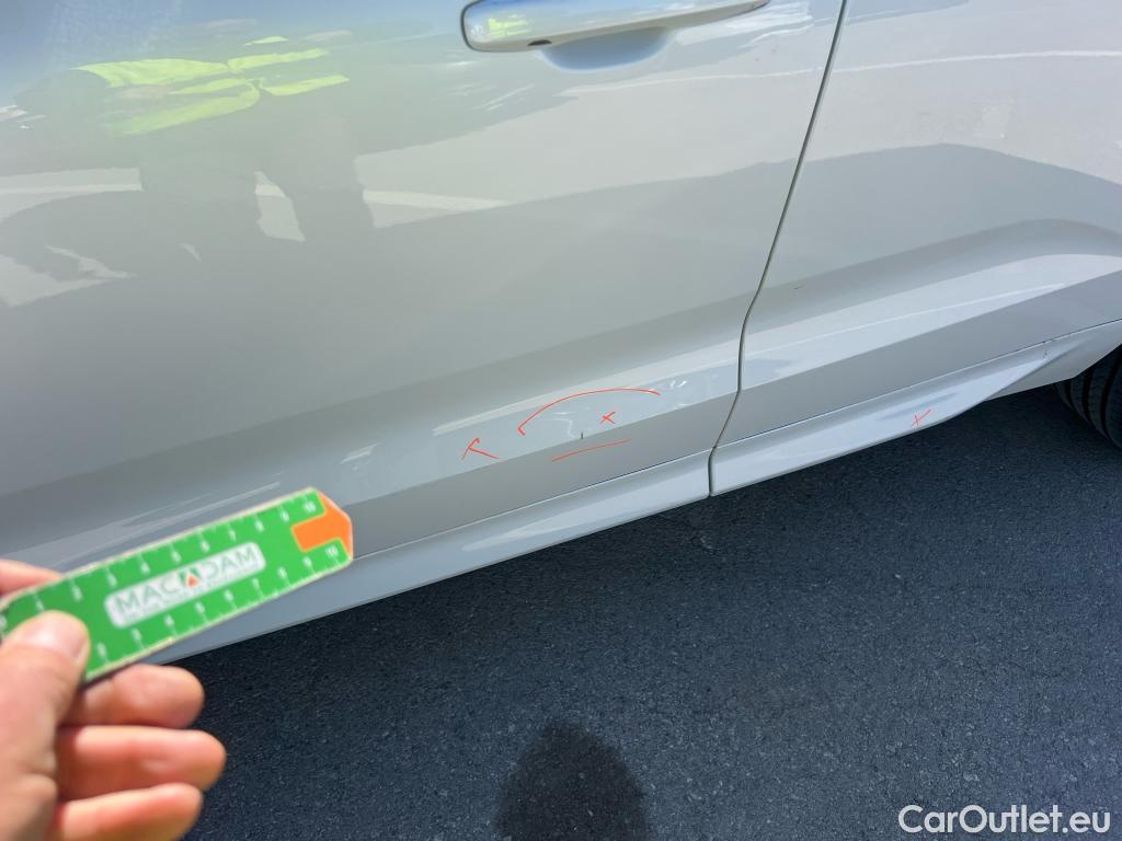  Volvo  XC60 VOLVO  / 2017 / 5P / todoterreno 2.0 T6 AWD Recharge R-Design Auto #3