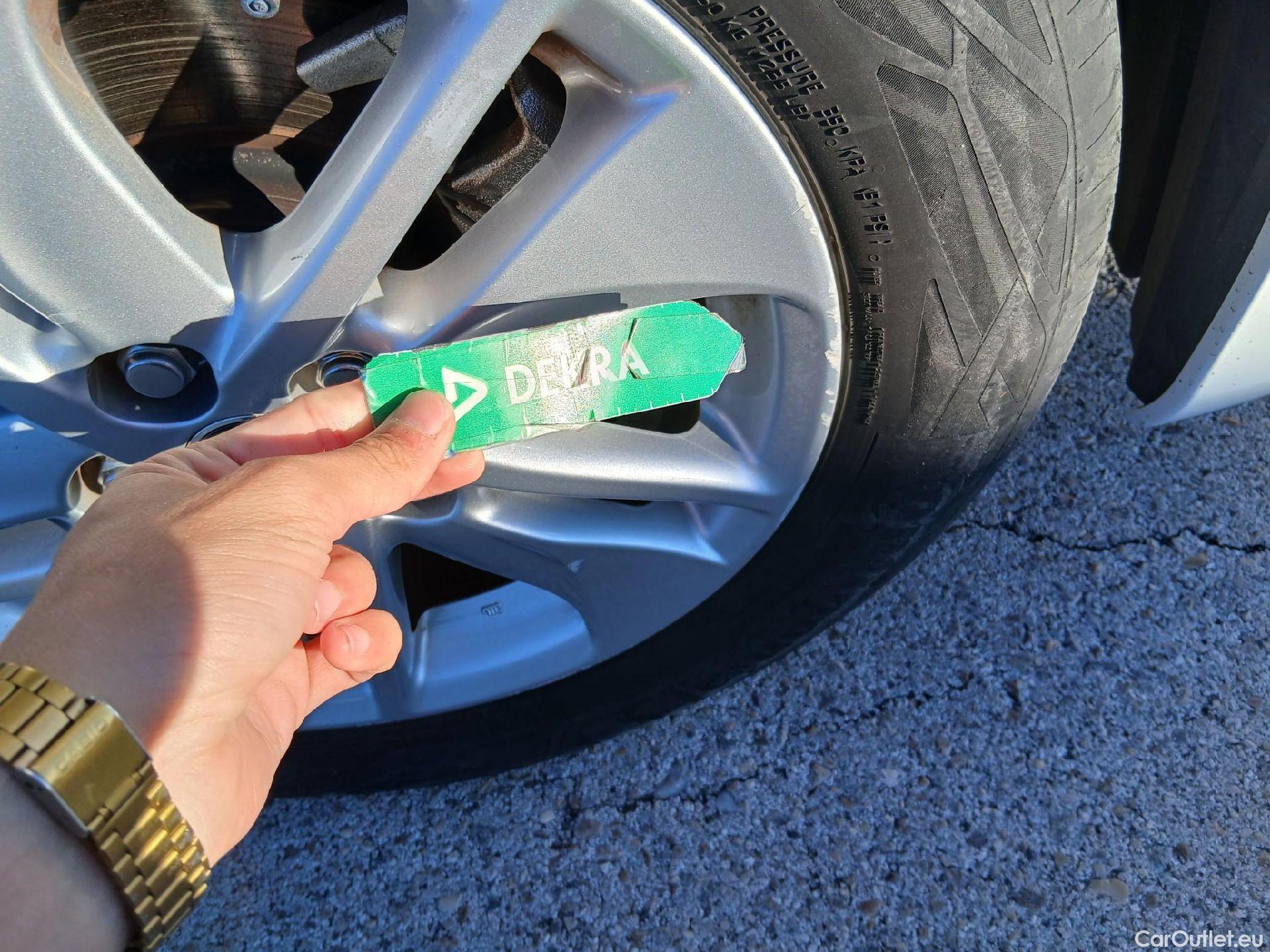  Toyota  Yaris TOYOTA  / 2020 / 5P / berlina con portón 1.5 120H Active Tech #17