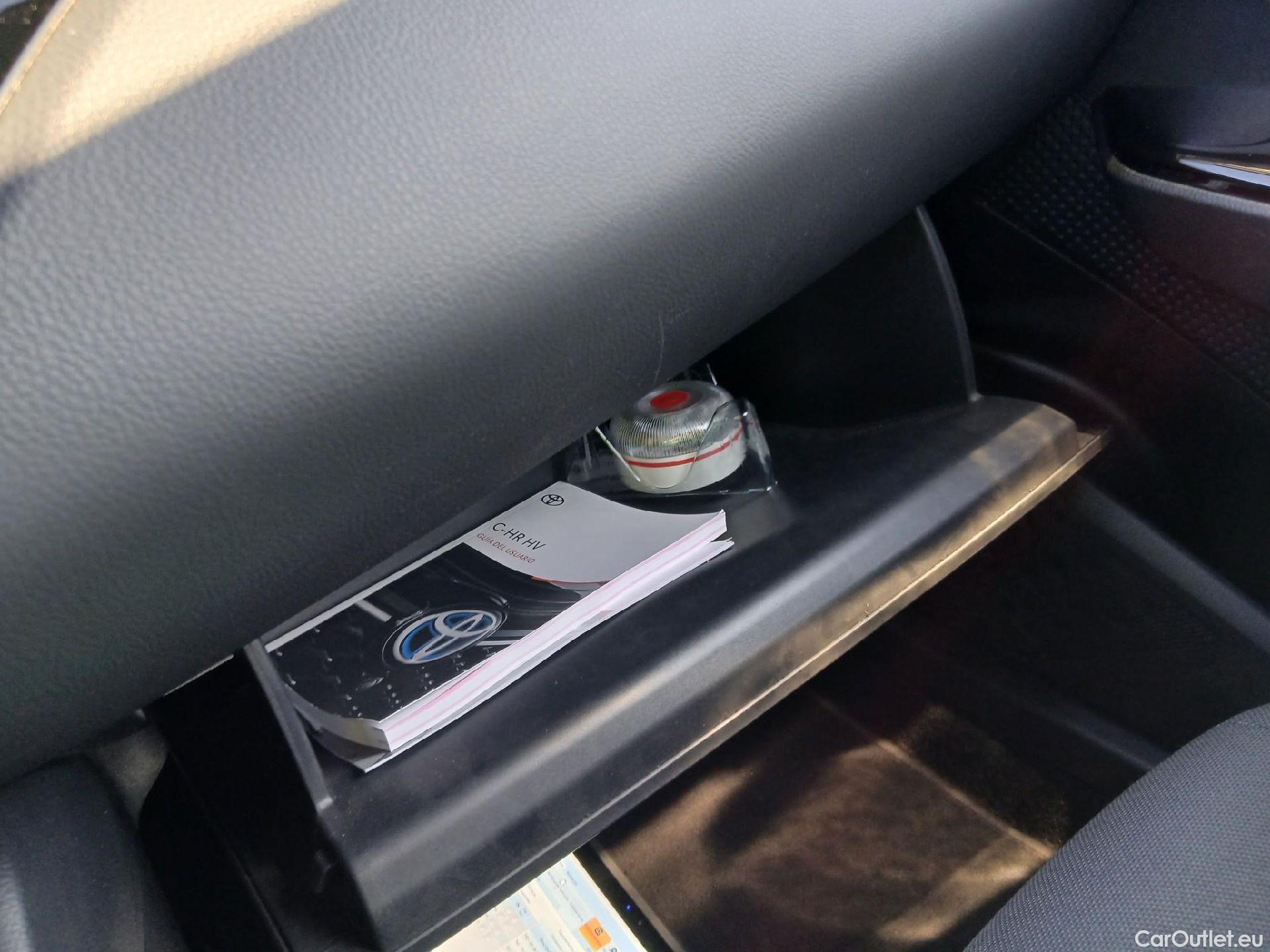  Toyota  C-HR TOYOTA  / 2019 / 5P / todoterreno 1.8 125H Advance #1