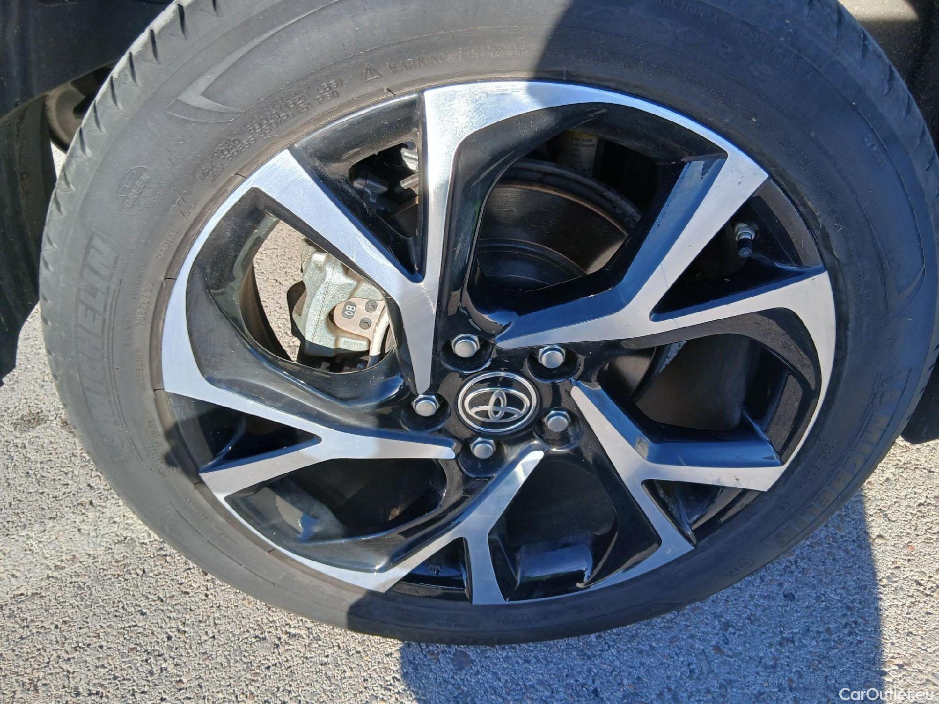  Toyota  C-HR TOYOTA  / 2019 / 5P / todoterreno 1.8 125H Advance #41