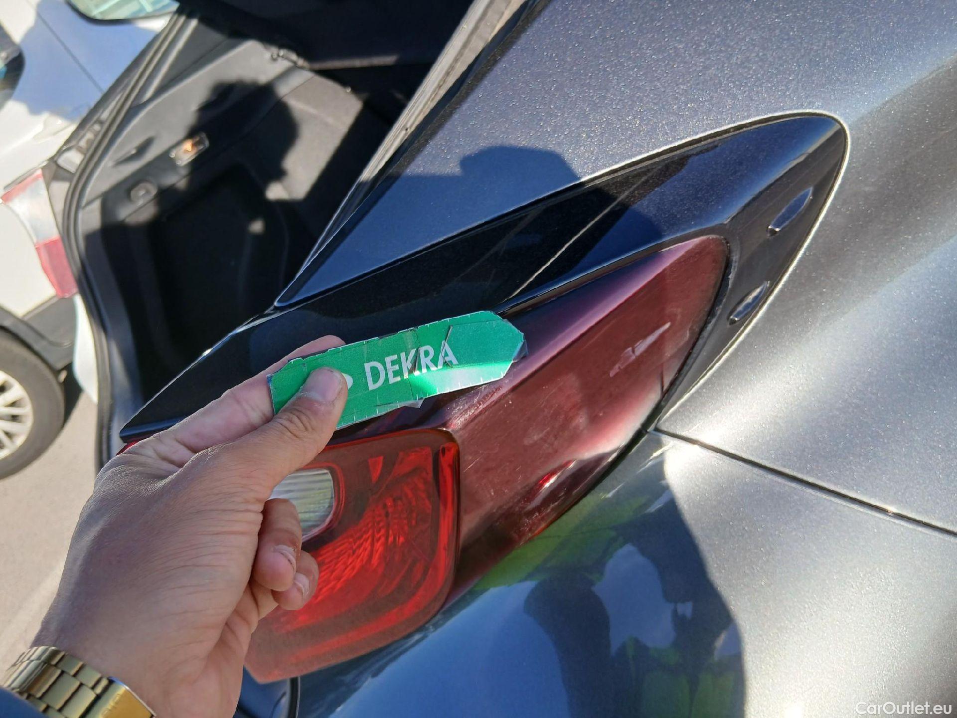  Toyota  C-HR TOYOTA  / 2019 / 5P / todoterreno 1.8 125H Advance #40