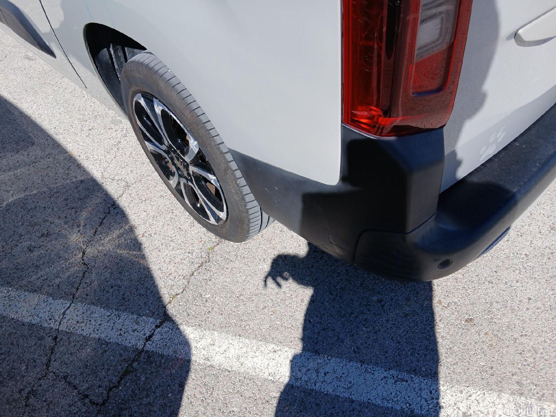  Citroen  Berlingo CITROEN  / 2018 / 5P / monovolumen compacto Talla XL BlueHDi 130 S&S EAT8 SHINE #18