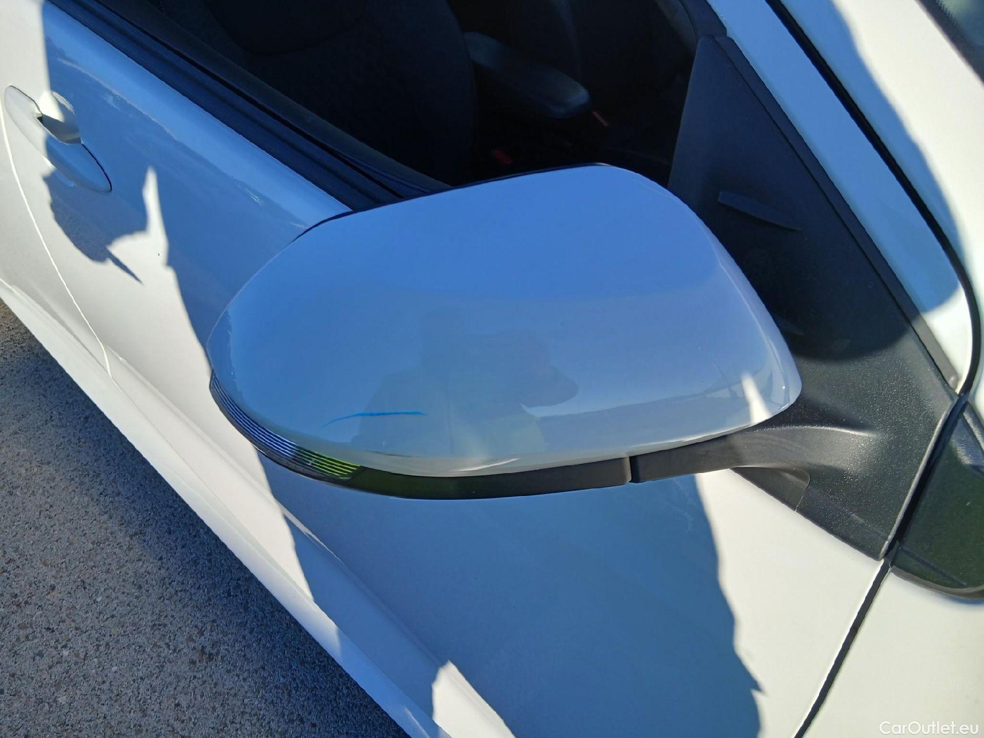  Toyota  Yaris TOYOTA  / 2020 / 5P / berlina con portón 1.5 120H Active Tech #22