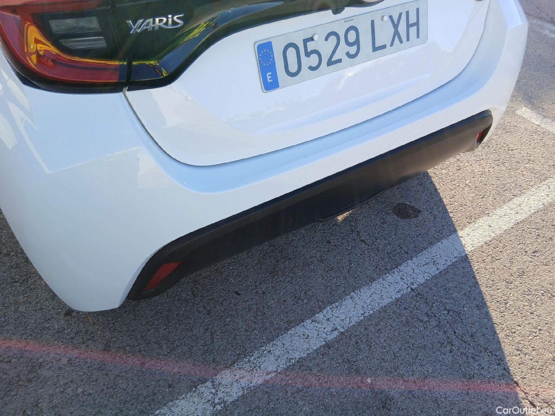  Toyota  Yaris TOYOTA  / 2020 / 5P / berlina con portón 1.5 120H Active Tech #13