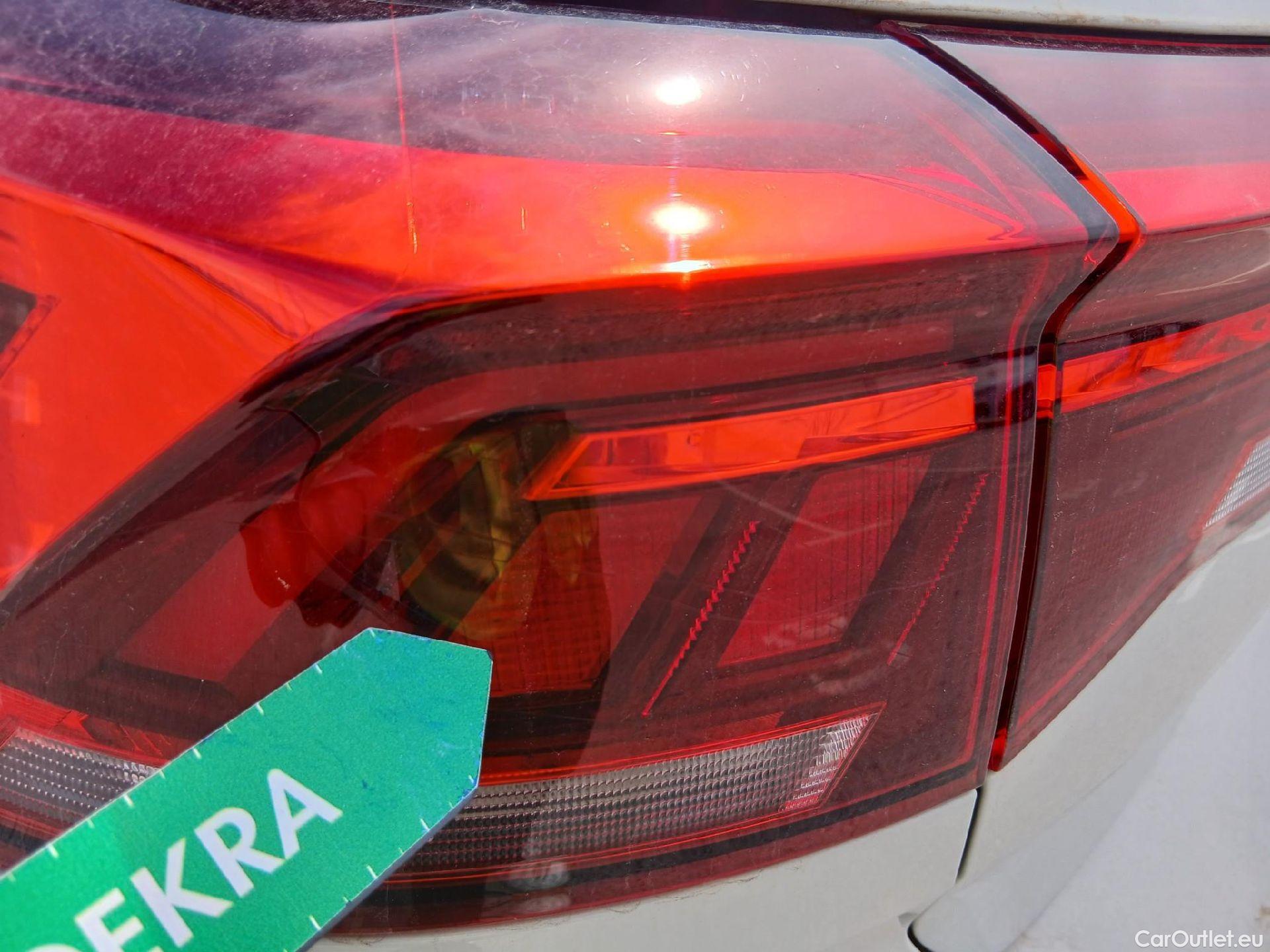  Volkswagen  T-ROC VOLKSWAGEN  / 2021 / 5P / todoterreno Life 1.5 TSI 110kW (150CV) DSG #17